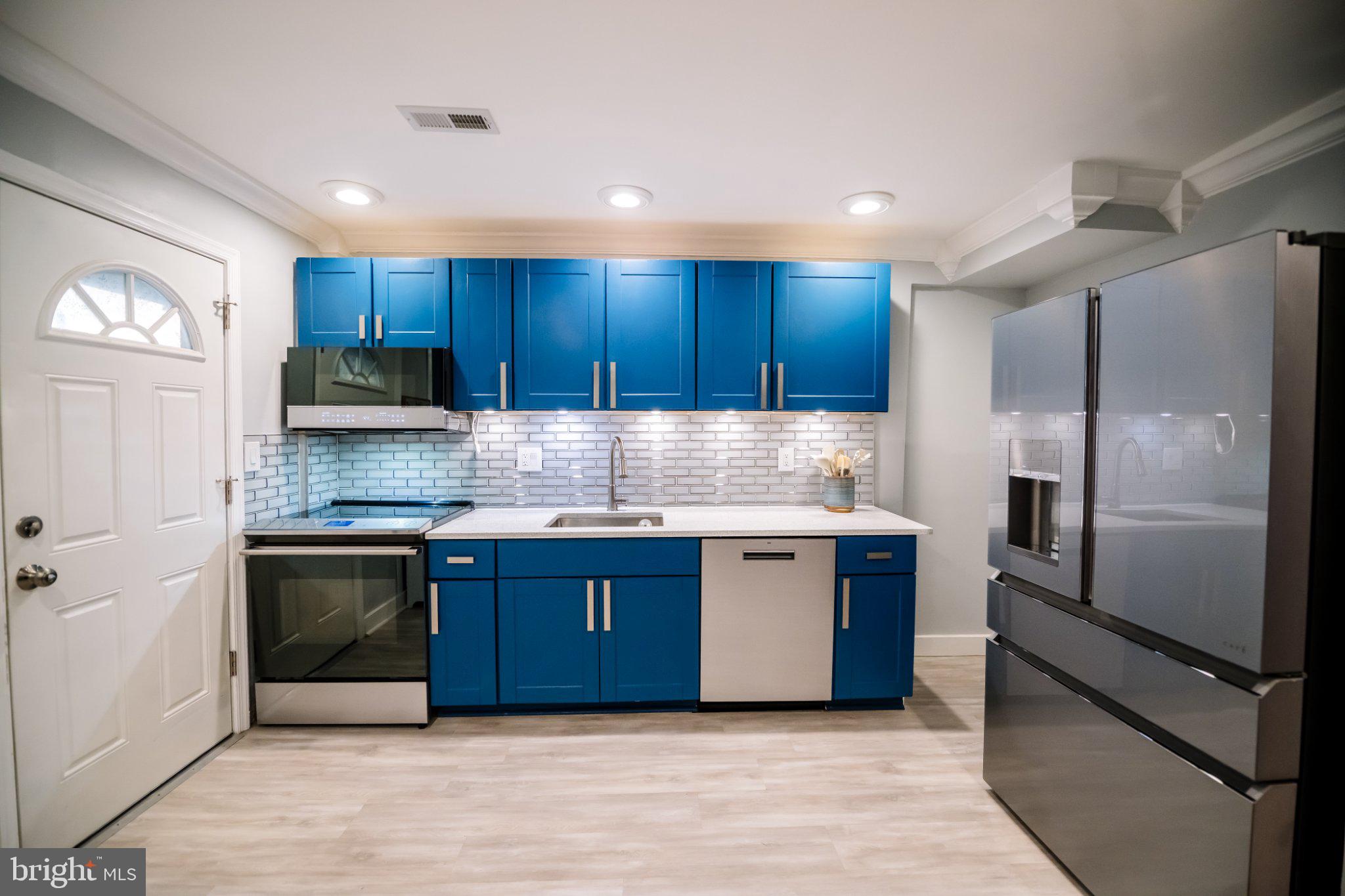 MIDDLE RIVER - Residential