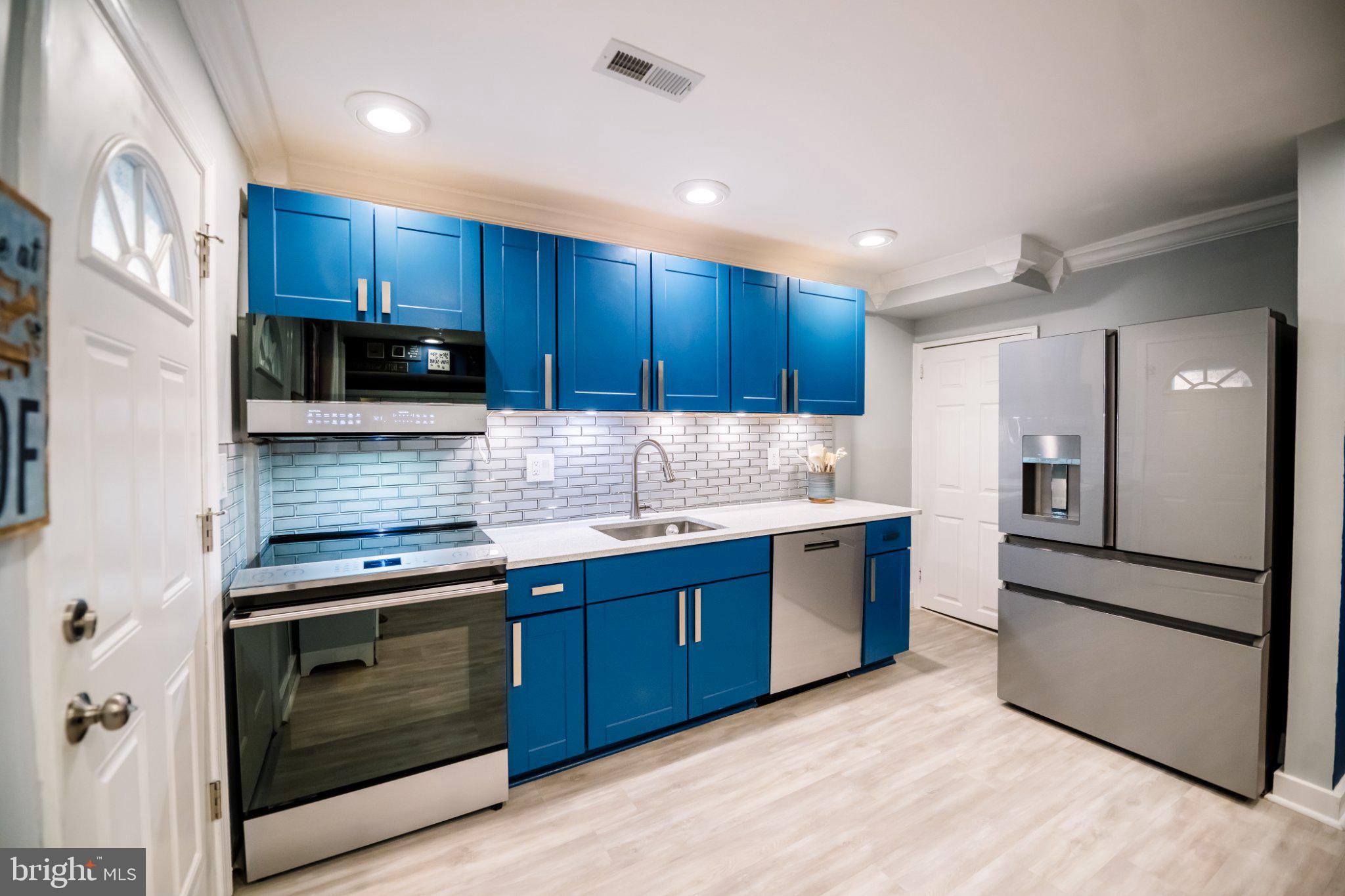 MIDDLE RIVER - Residential