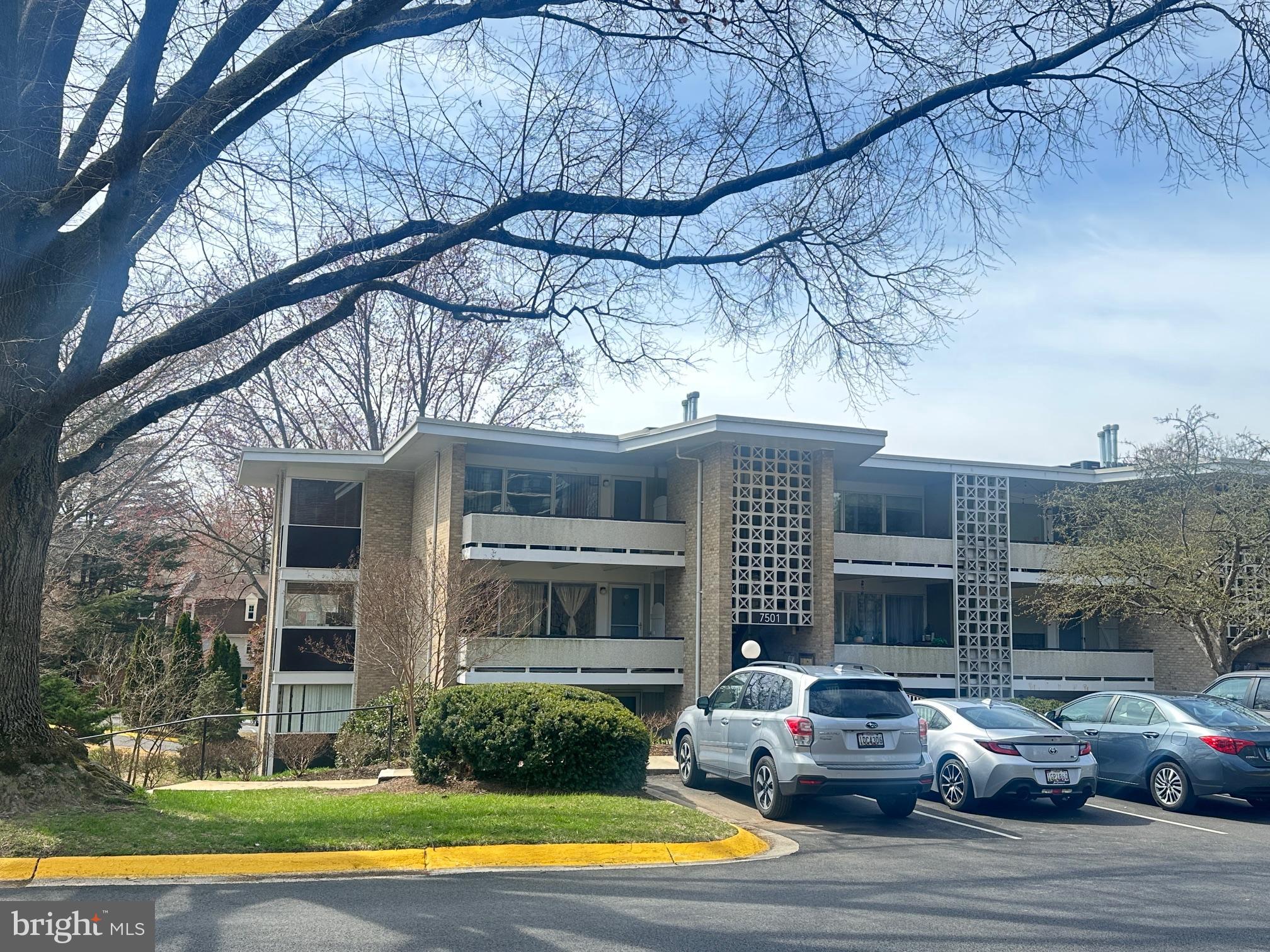 SPRING LAKE GARDEN CONDOMINIUM - Residential