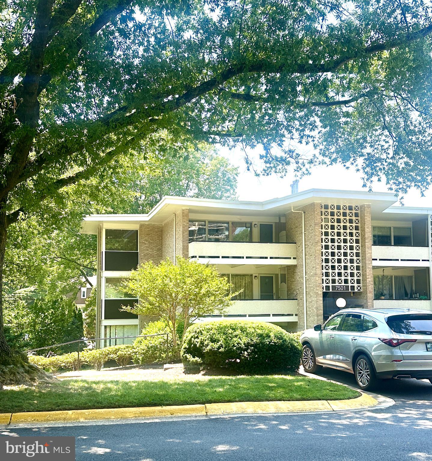 SPRING LAKE GARDEN CONDOMINIUM - Residential