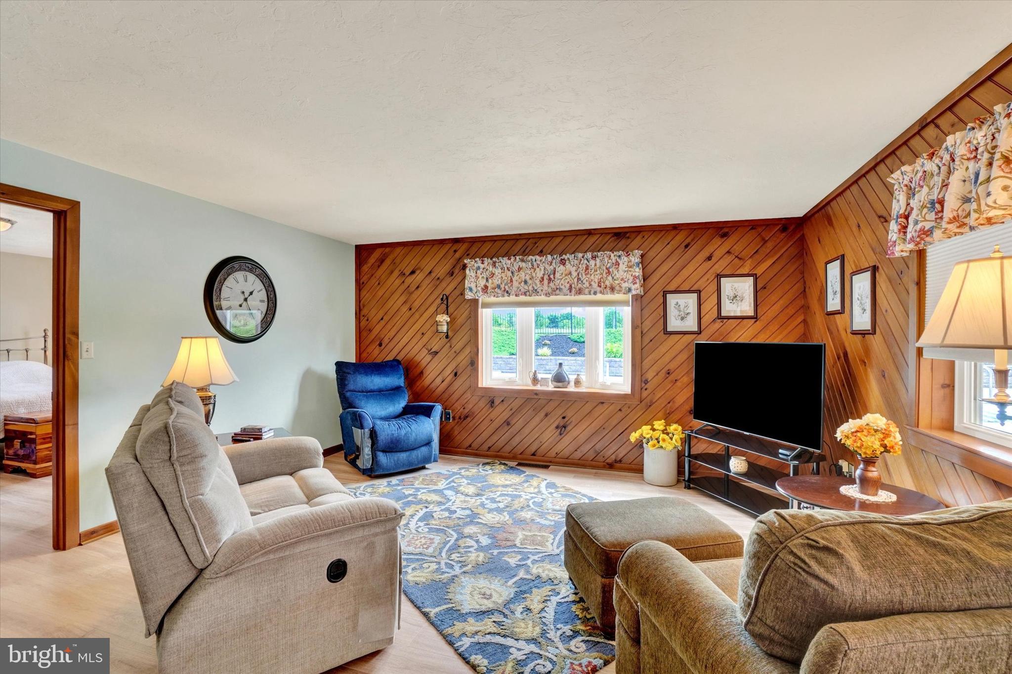 MT WOLF - Residential