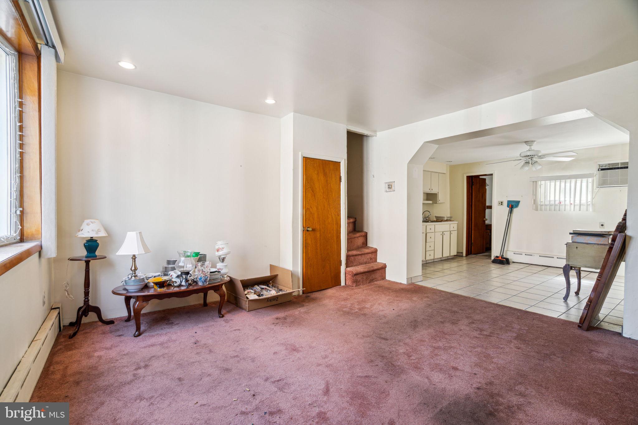 QUEEN VILLAGE - Residential