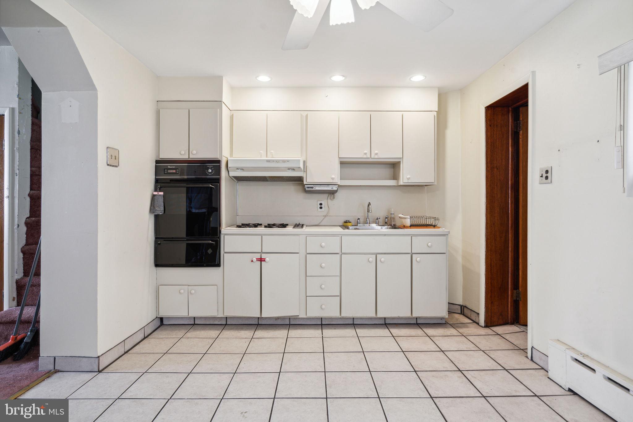 QUEEN VILLAGE - Residential