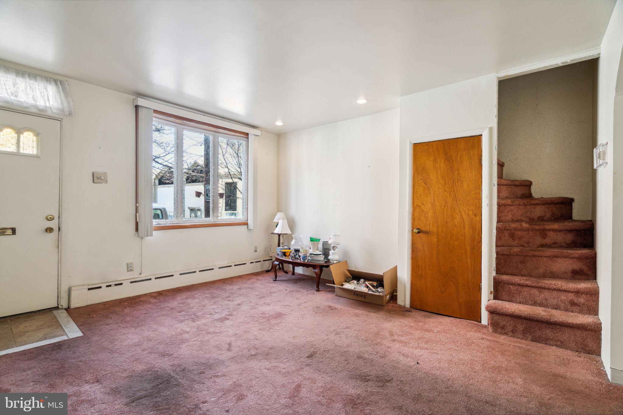 QUEEN VILLAGE - Residential