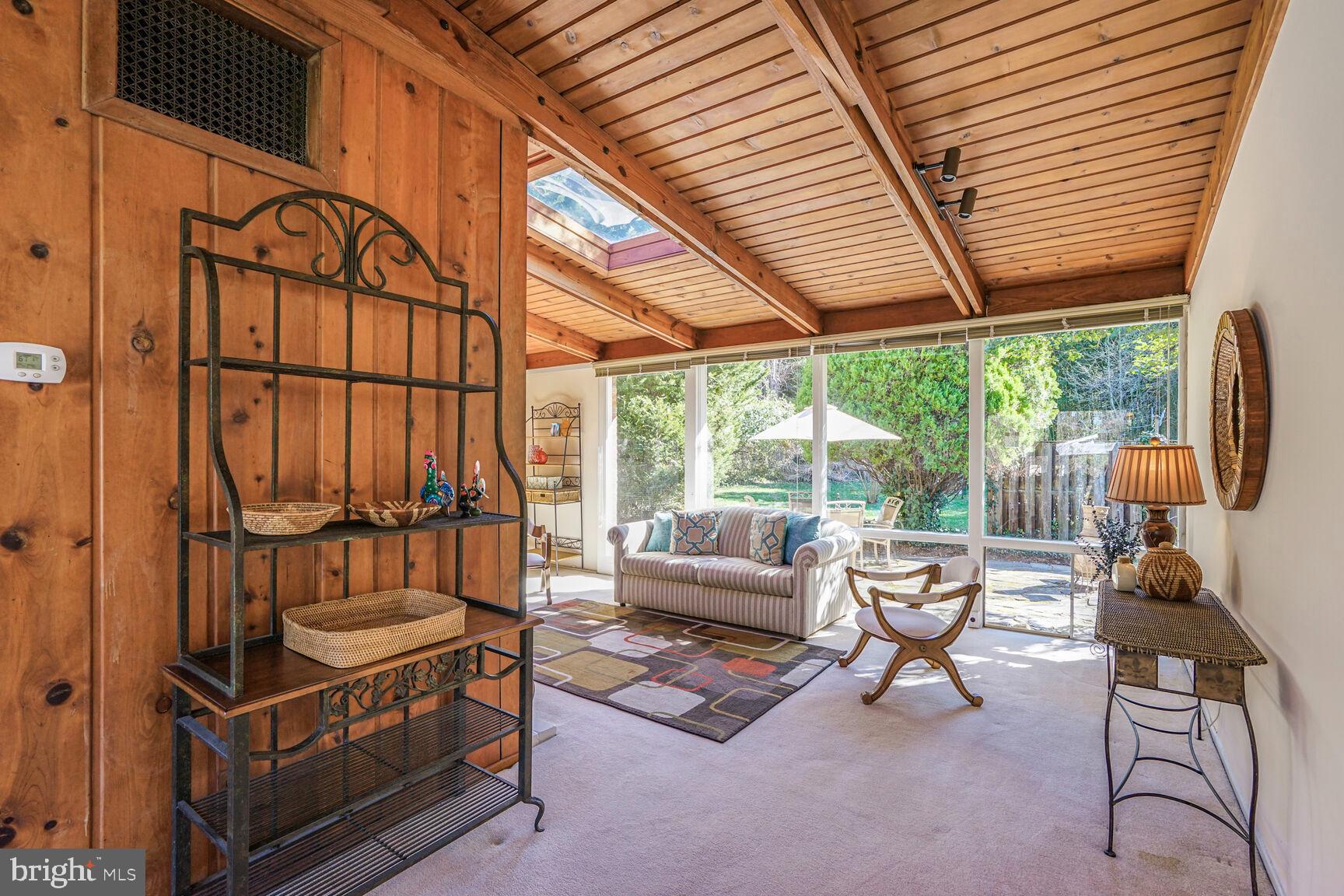 PINE SPRING - Residential