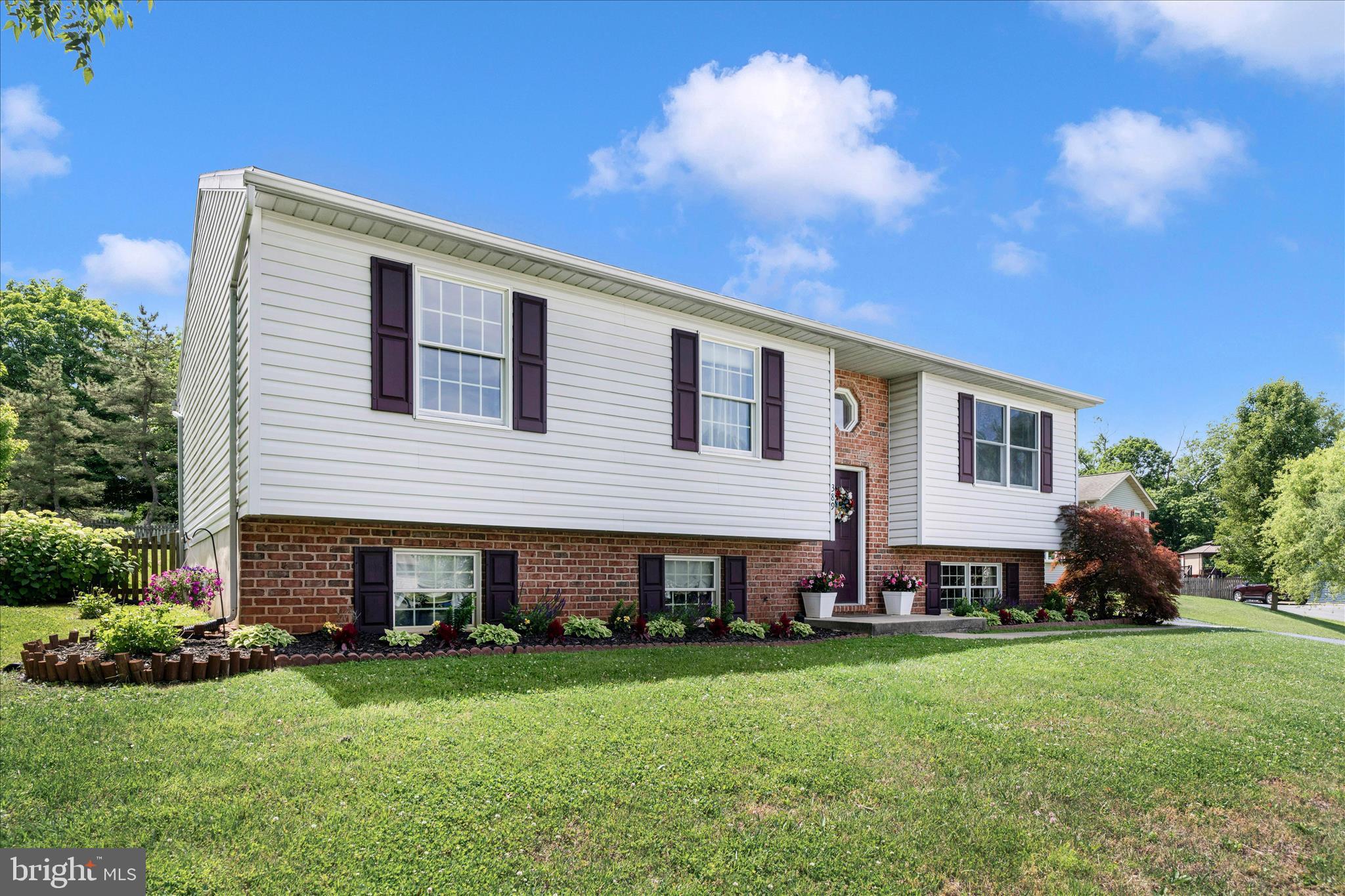 WHISPERING MEADOWS - Residential