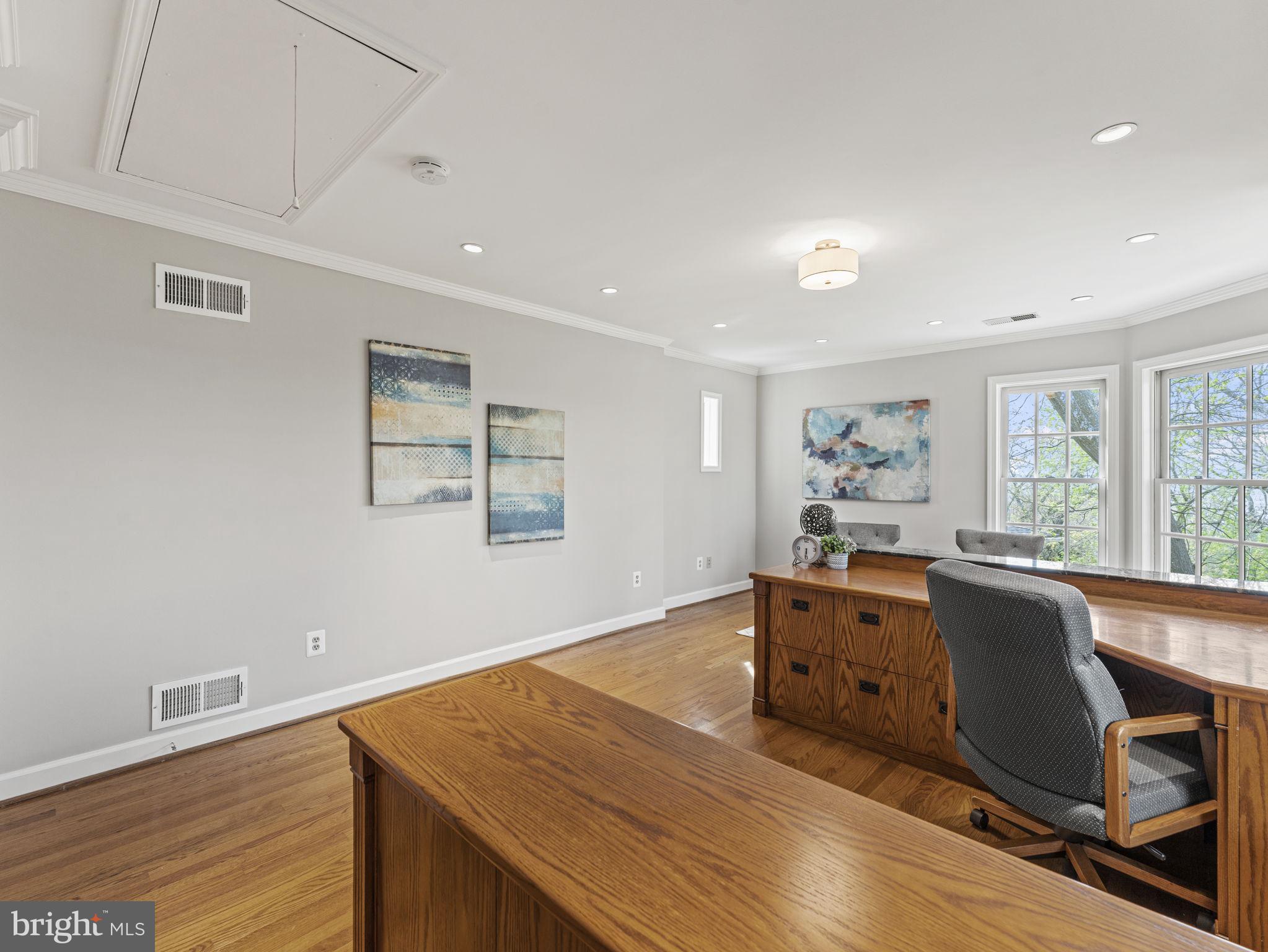 OAKCREST - Residential
