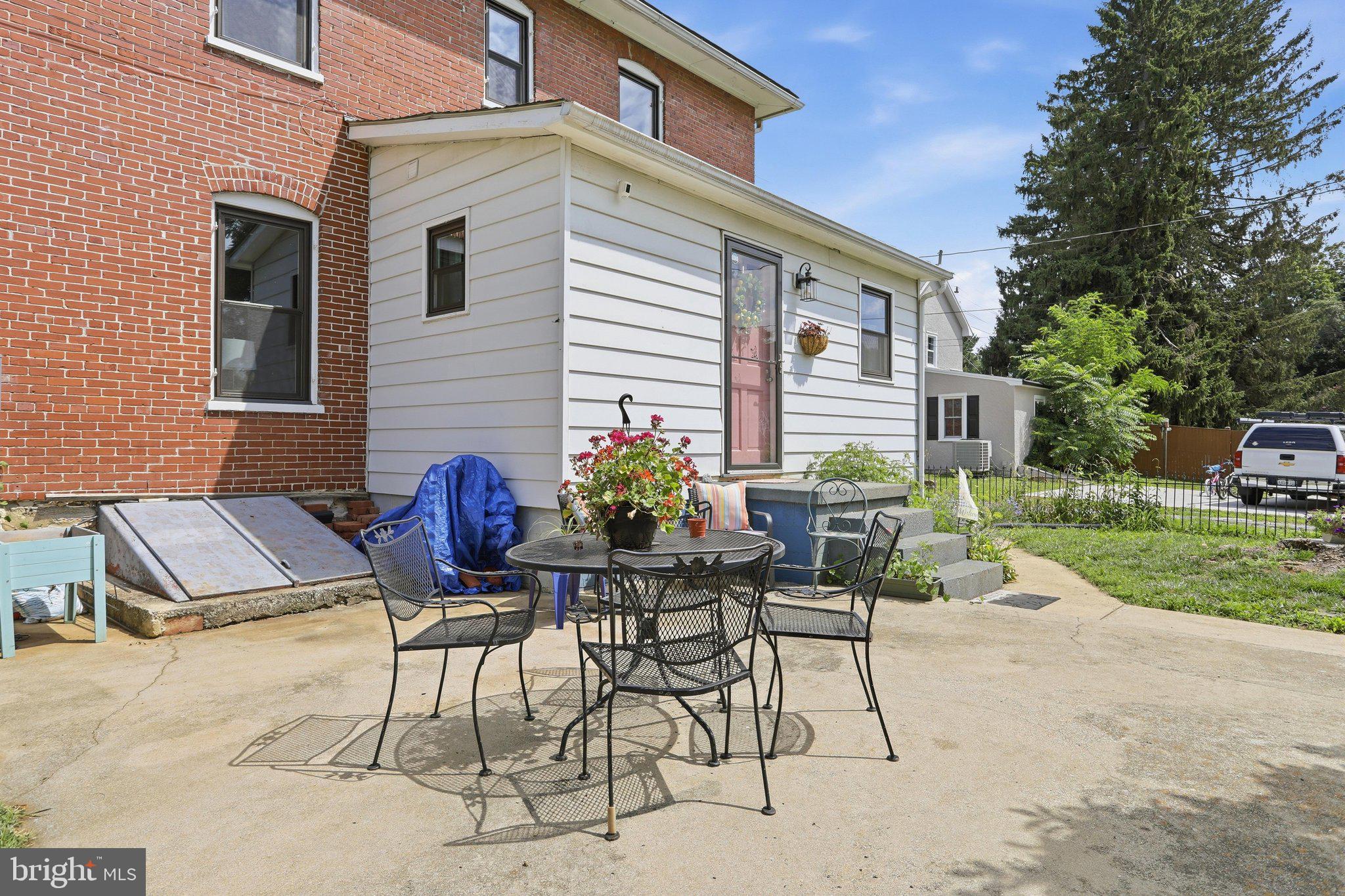 CHARLES TOWN - Residential