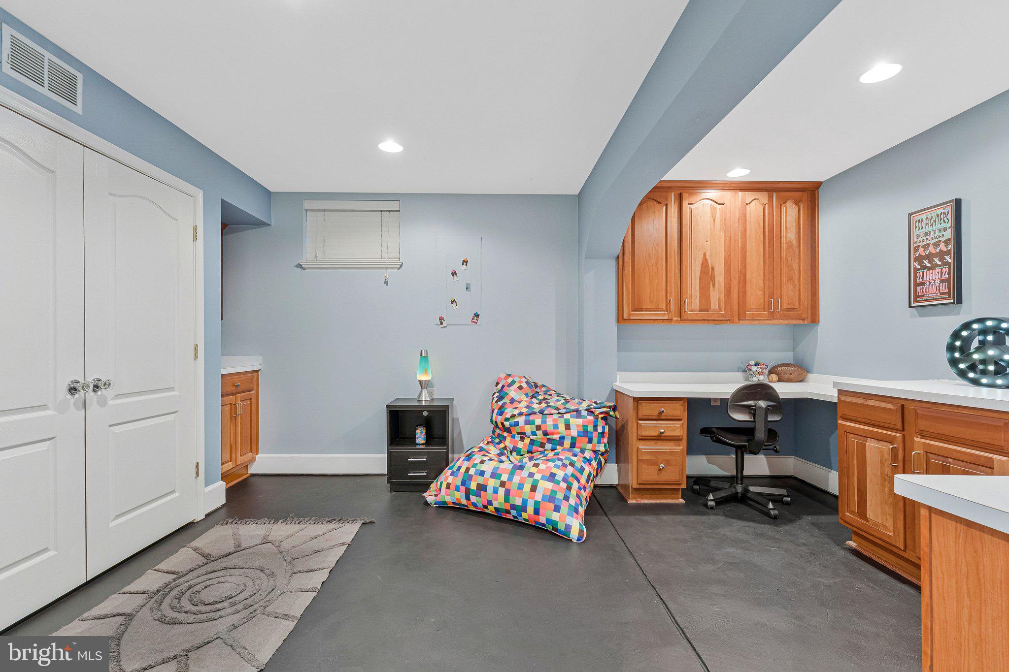 SOUTH RIDING - Residential