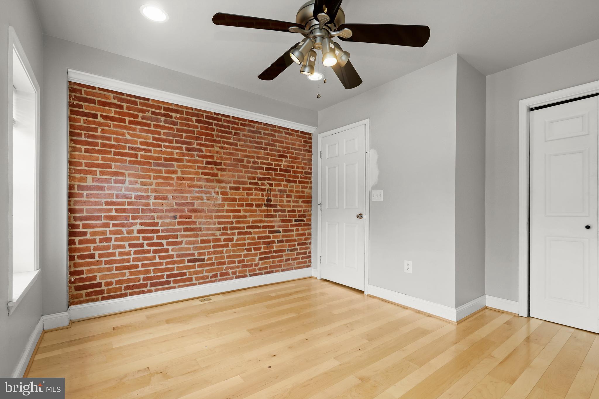 HOLLINS MARKET - Residential