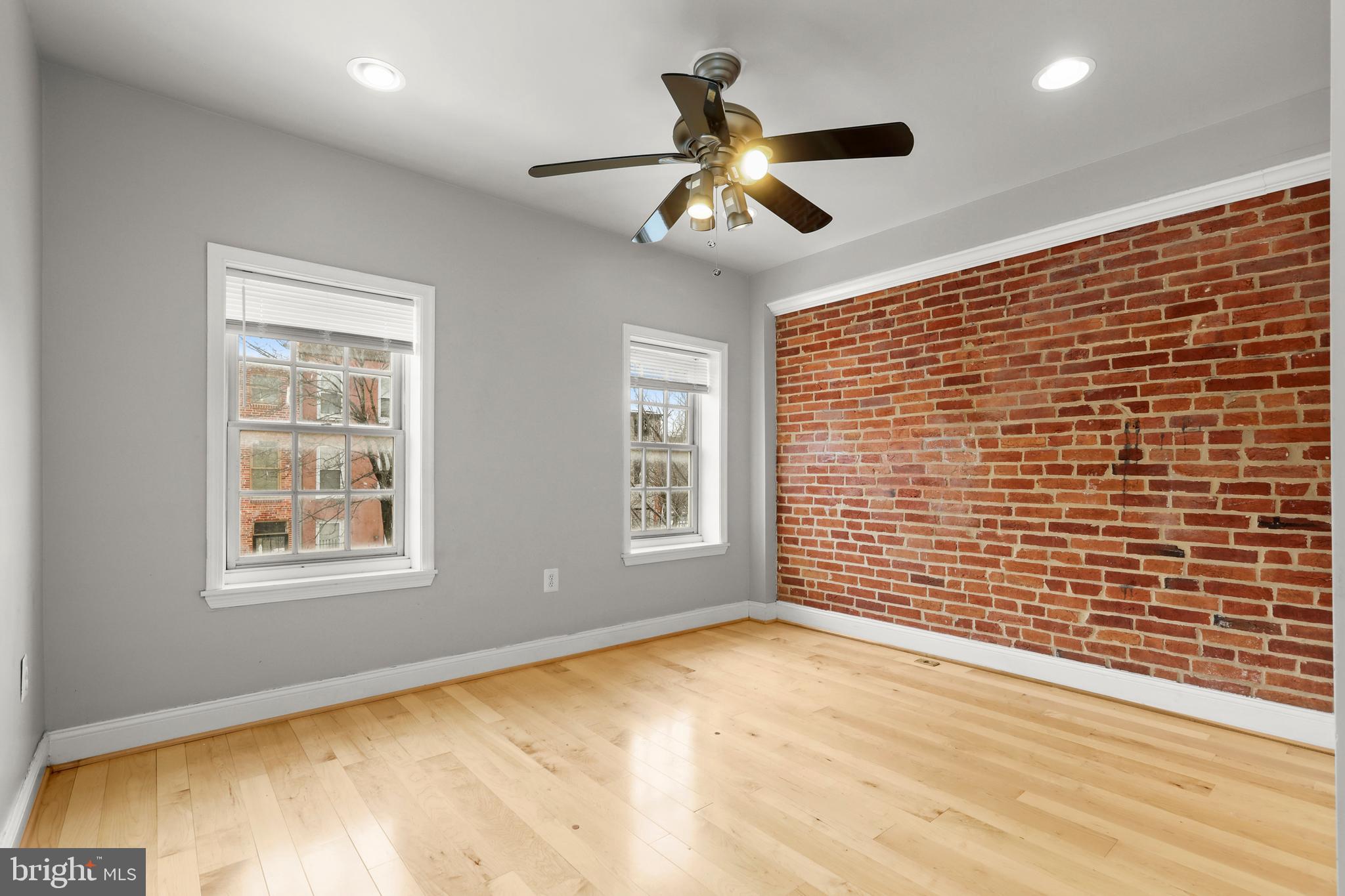 HOLLINS MARKET - Residential