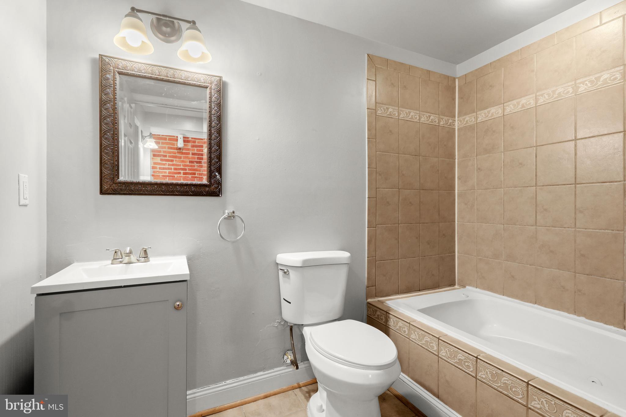 HOLLINS MARKET - Residential
