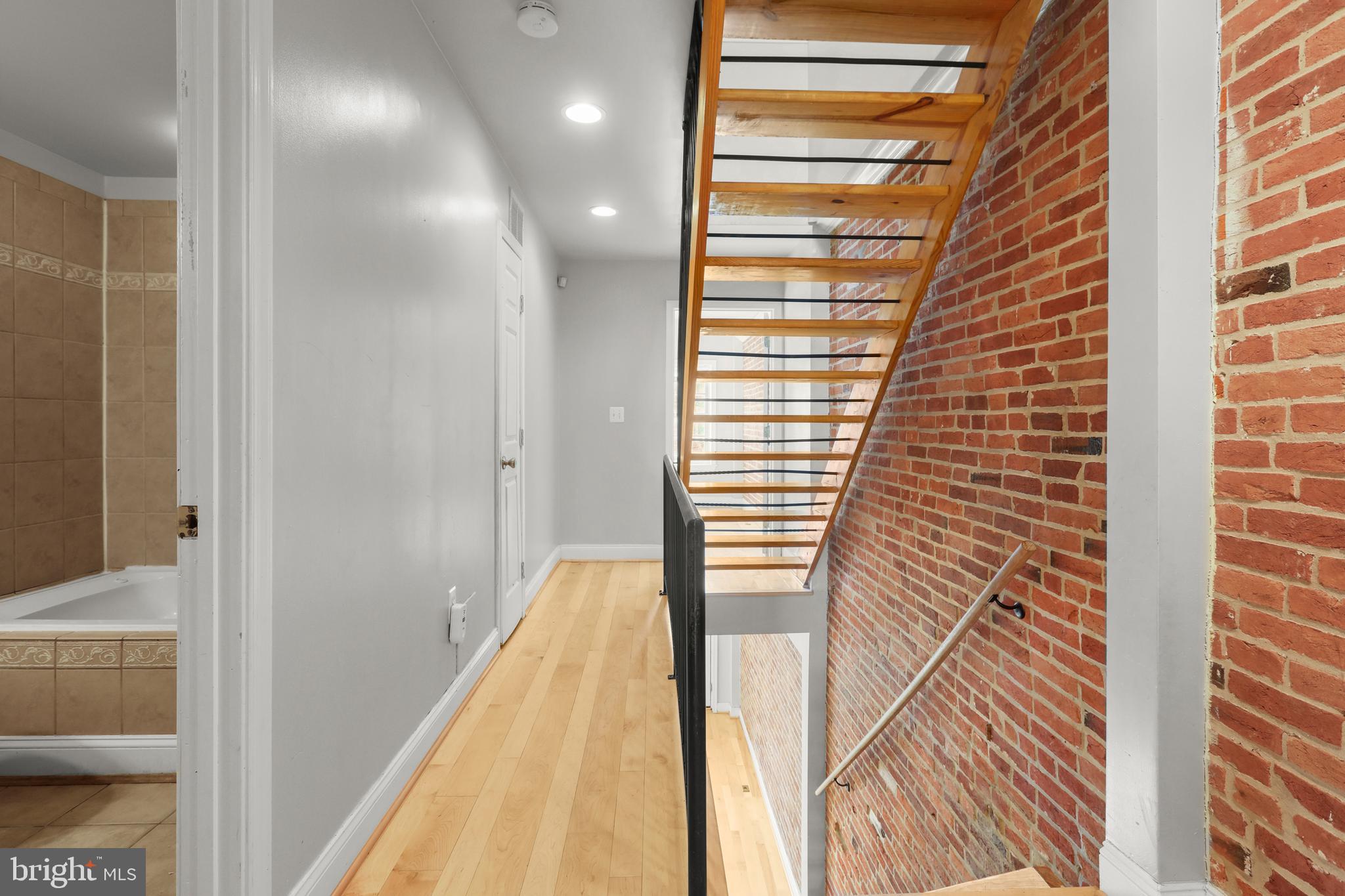 HOLLINS MARKET - Residential