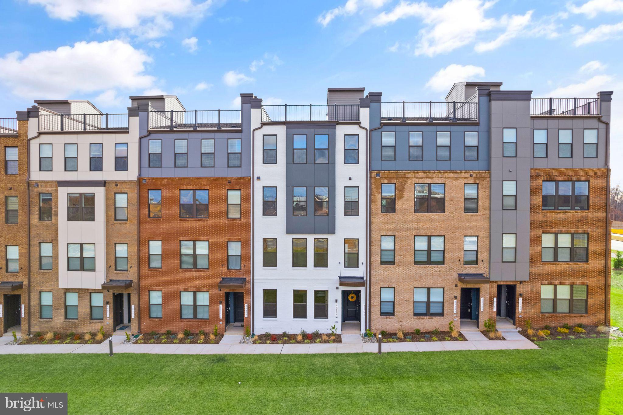 Immediate availability. Brand NEW 2 bed /2.5 bath condo in the heart of Ashburn.  Walking distance to Shopping, restaurants. Short distance to commuter routes. Water/sewer, trash included in rent.