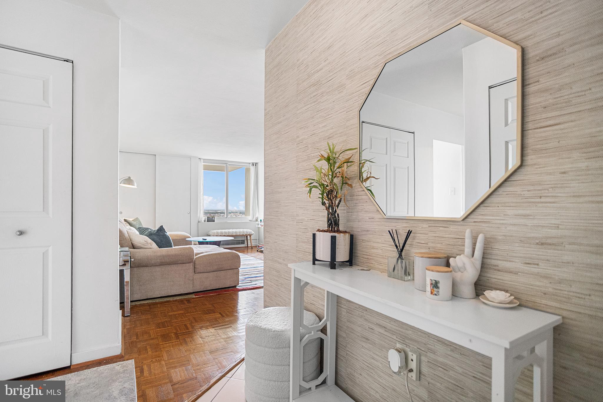 SOCIETY HILL - Residential