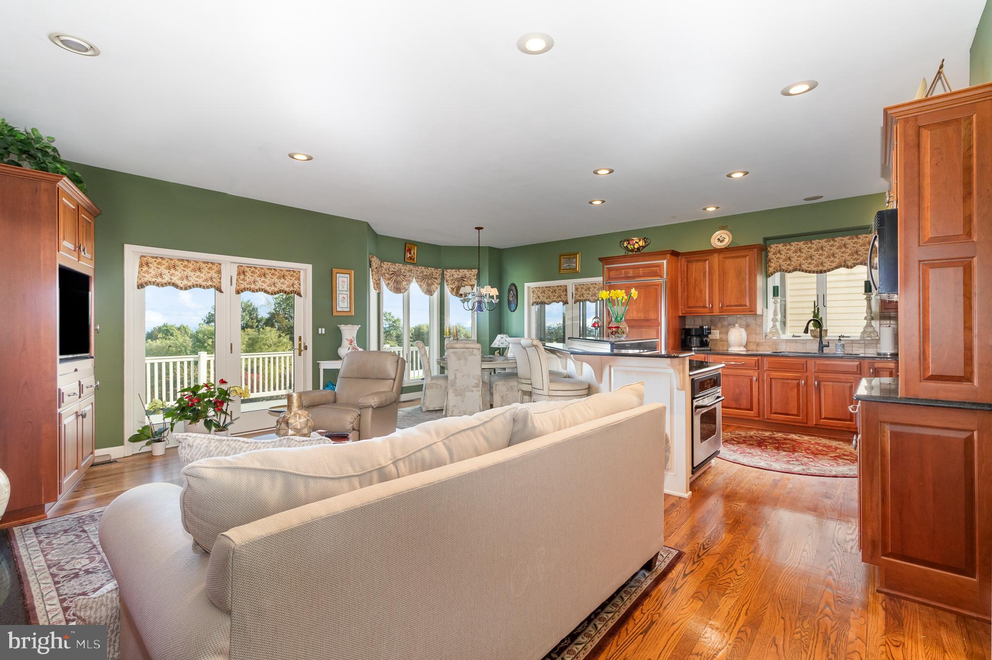 MOUNTAIN VIEW - Residential