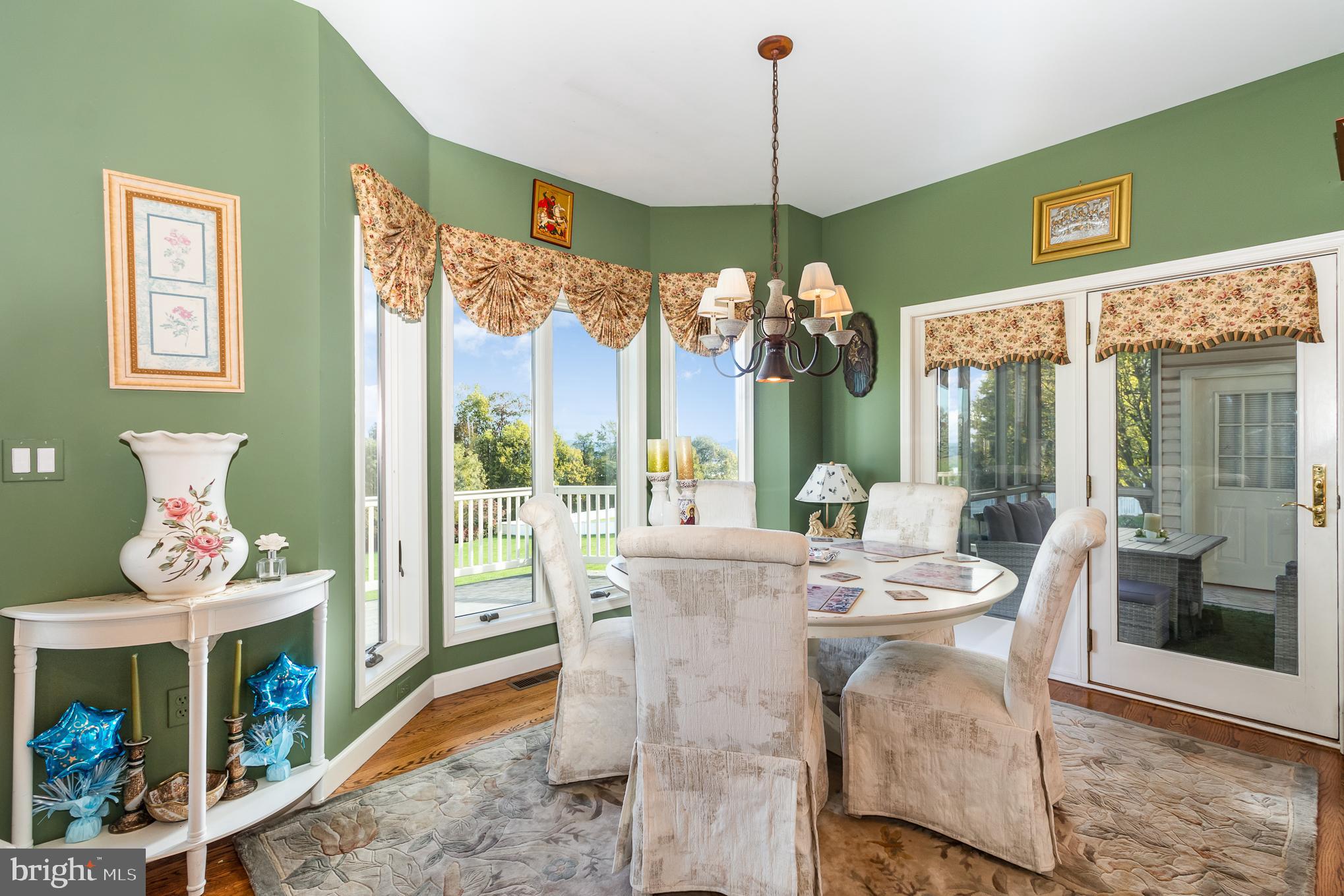 MOUNTAIN VIEW - Residential