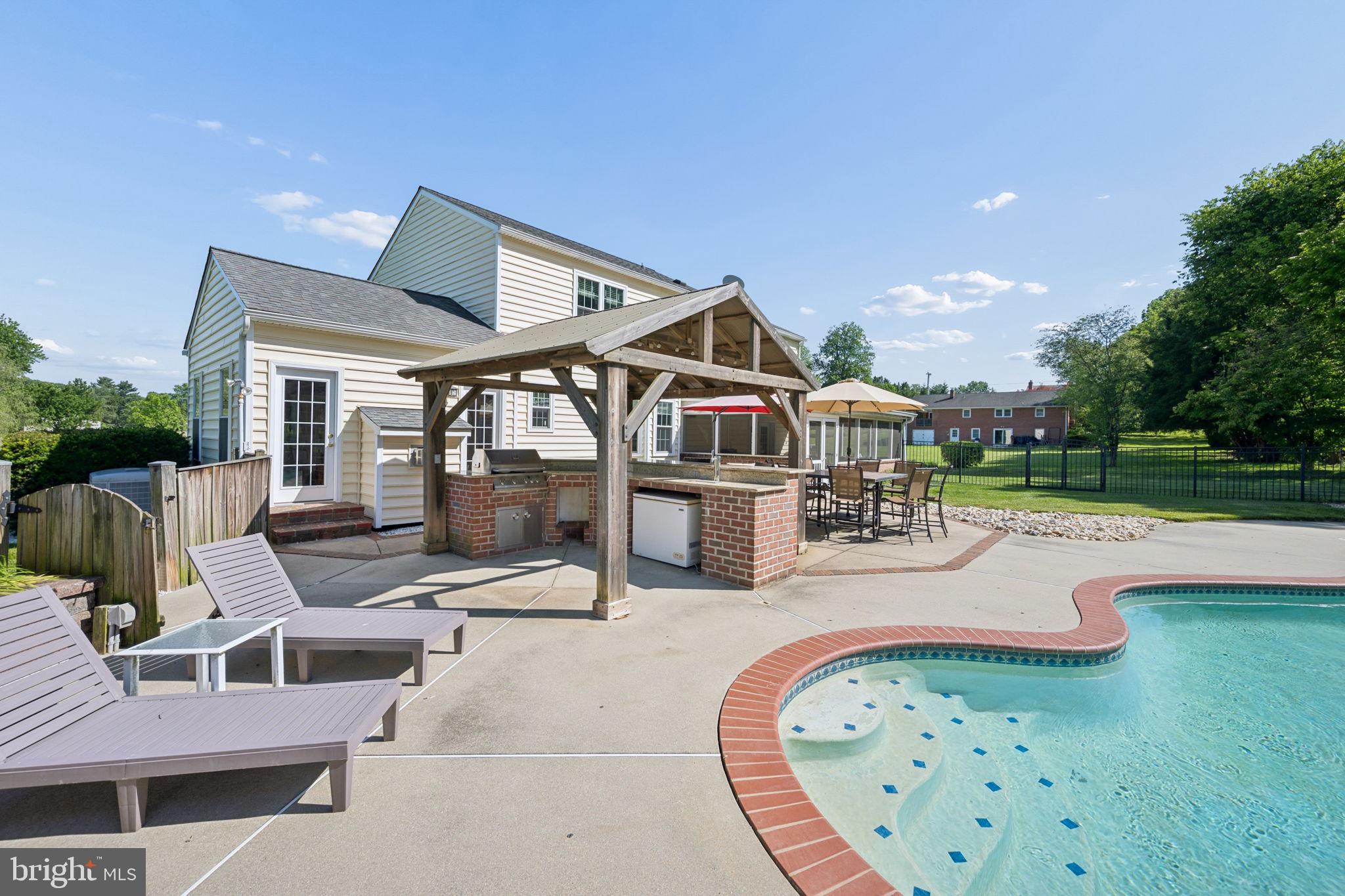 BRADDOCK MANOR - Residential