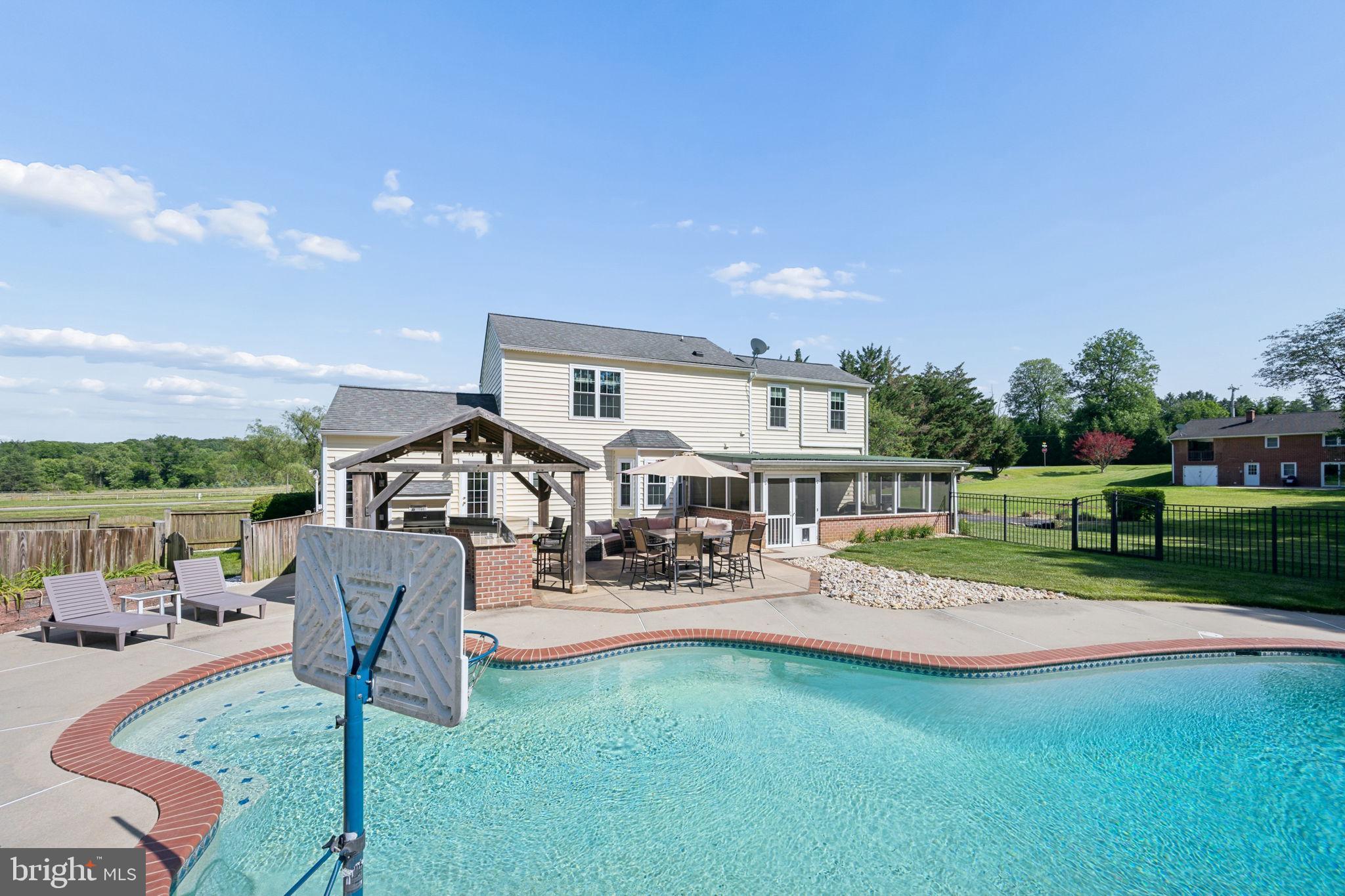 BRADDOCK MANOR - Residential