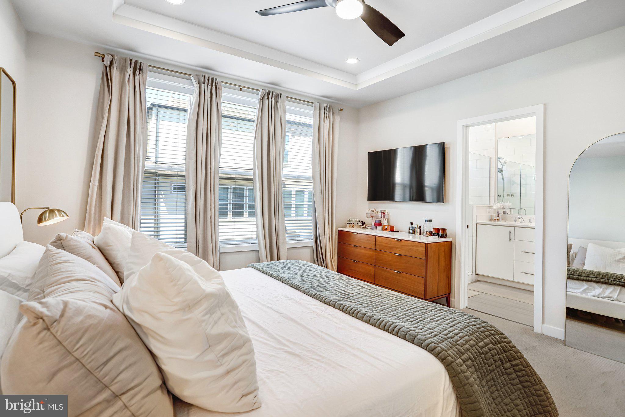 COMMONWEALTH PLACE AT WESTFIELDS - Residential