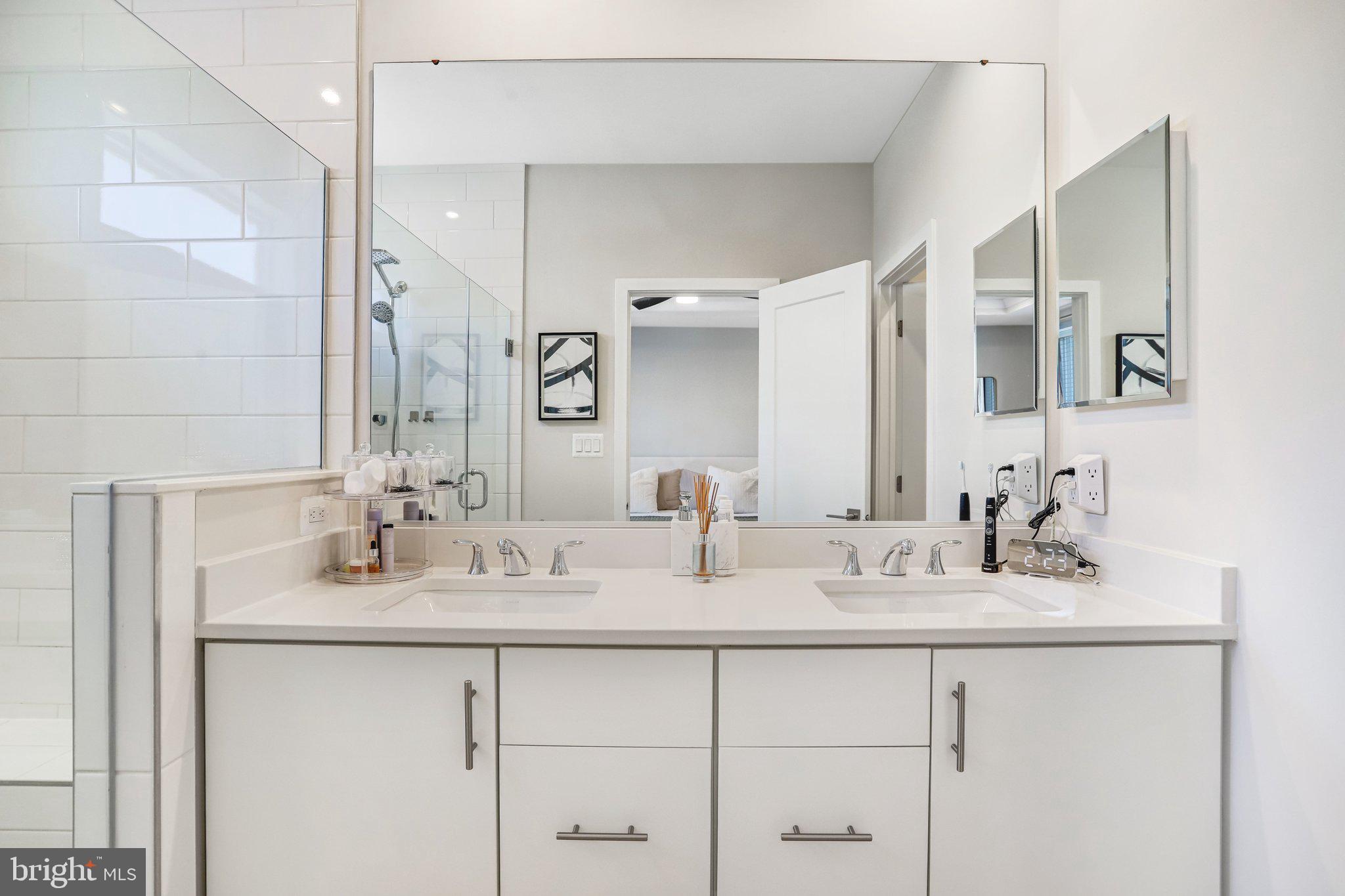 COMMONWEALTH PLACE AT WESTFIELDS - Residential