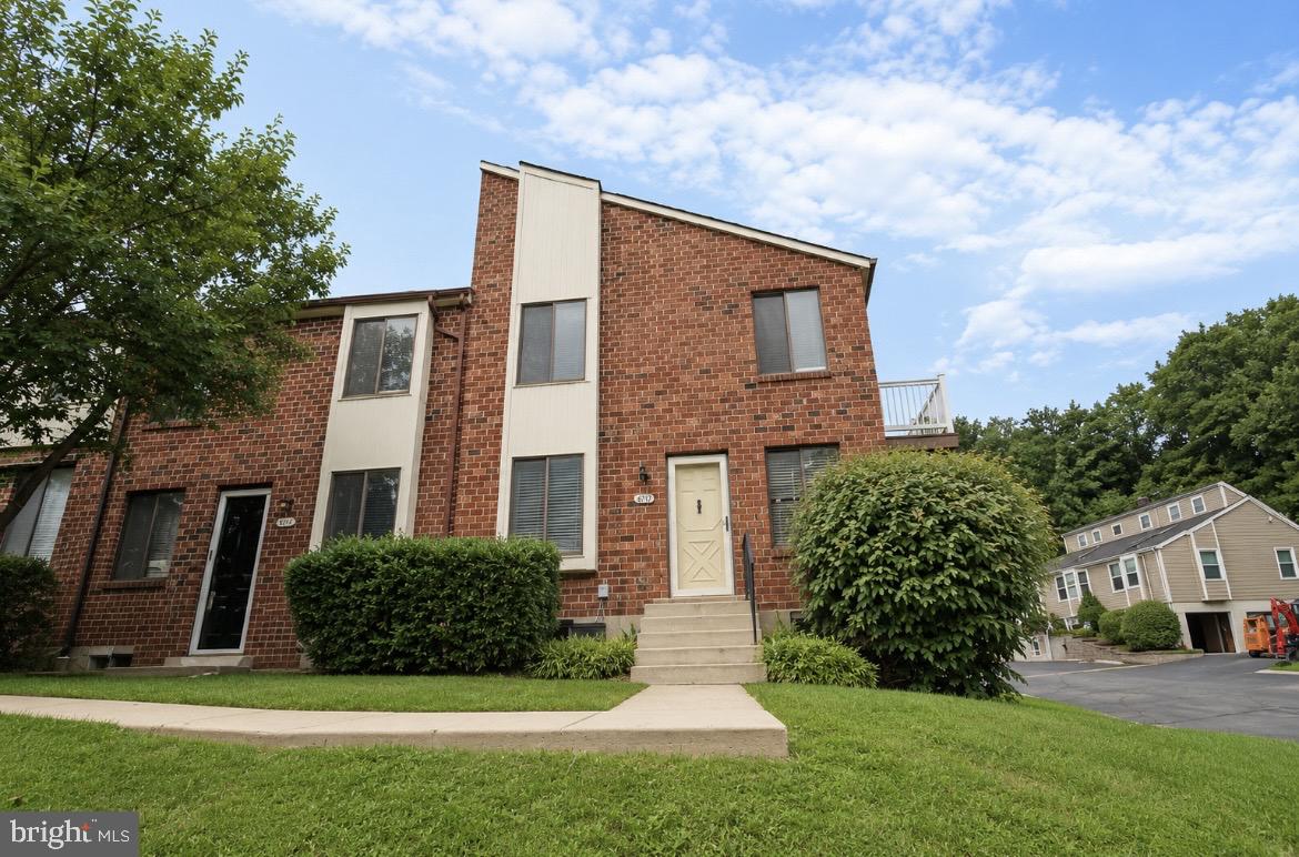 The newest listing in Hilltop Summit is a very well maintained, 2 bed, 1.5 bath end unit, located in a private corner of the community, and steps away from the pool. The whole house was recently painted & all the carpets were cleaned, including the finished, walk-out basement. Not only is there a nice patio area right outside the sliding glass doors, but the assigned parking spot is there as well, for ease & convenience. What really stands out though, and makes this property truly unique, is the balcony off the master bedroom! This is a rare amenity here, and a perfect spot to have your morning coffee or unwind at the end of the day, You don't want to miss this great opportunity!