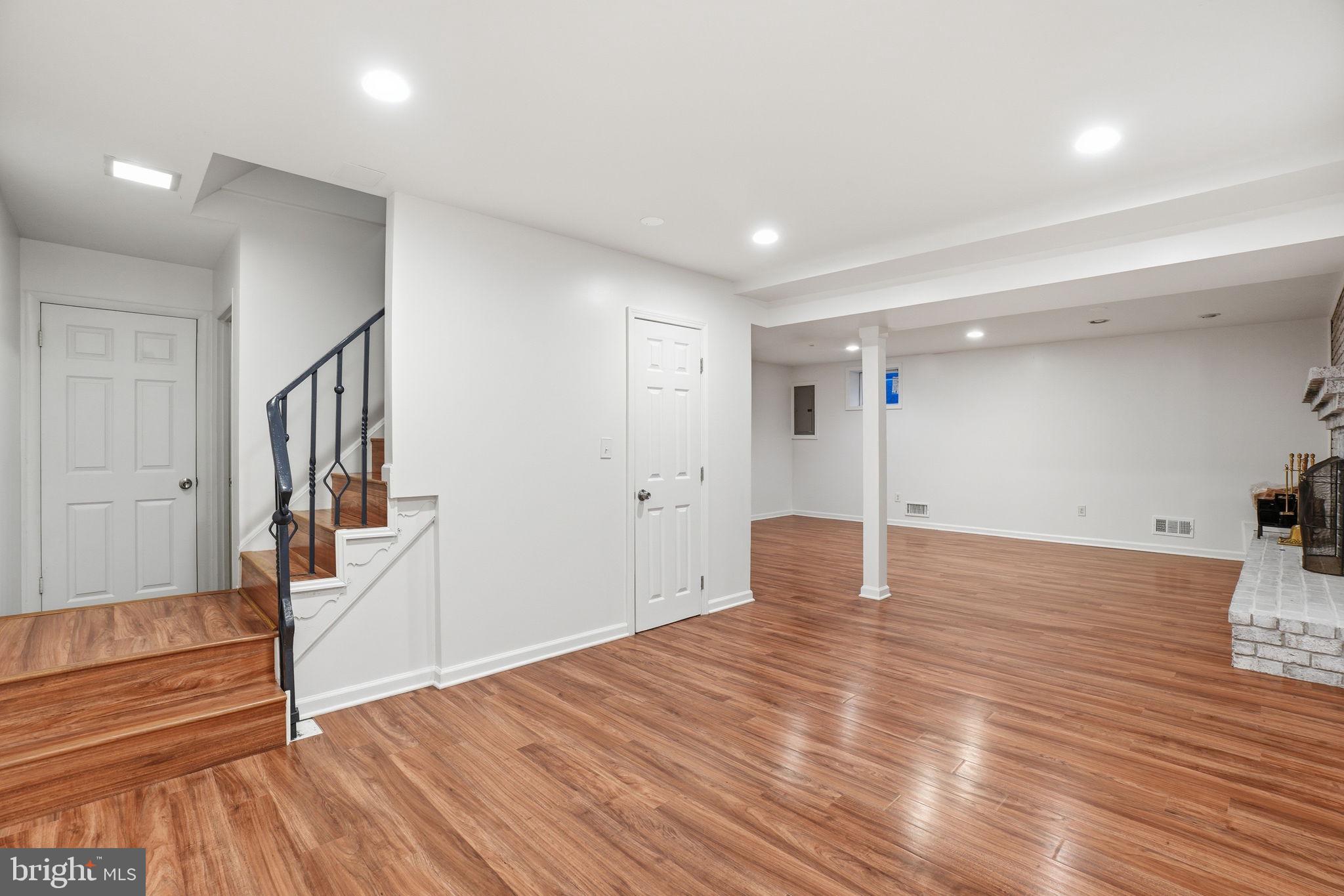 TOWNES OF ORANGE HUNT - Residential