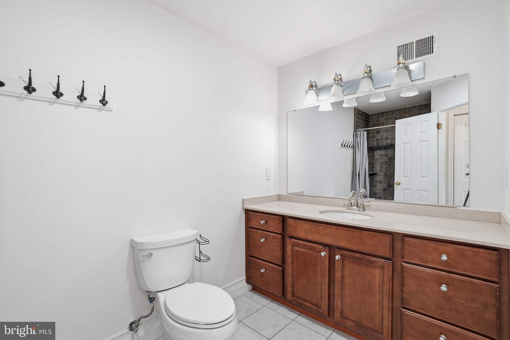 TOWNES OF ORANGE HUNT - Residential