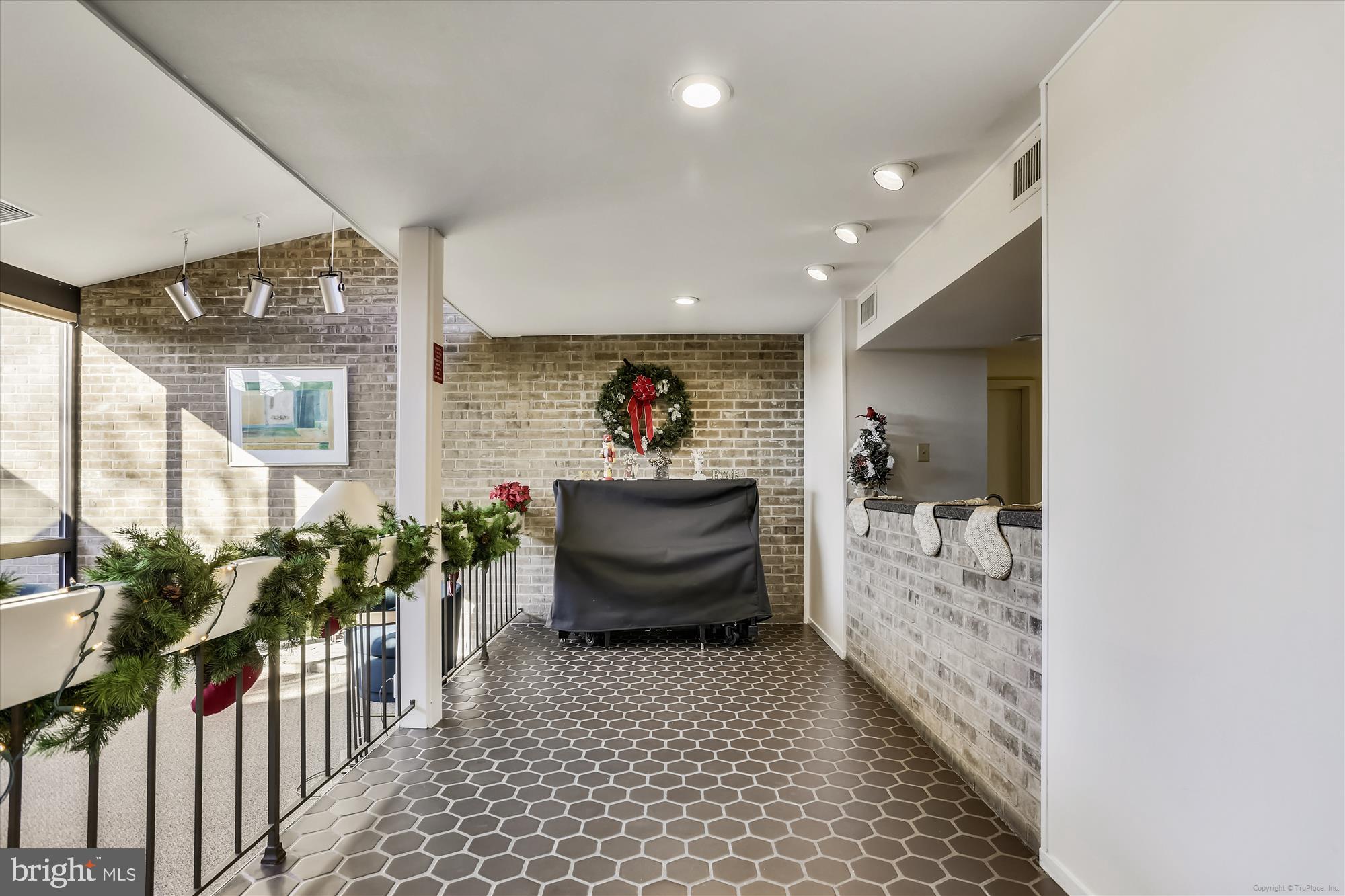 SUMNER VILLAGE - Residential Lease