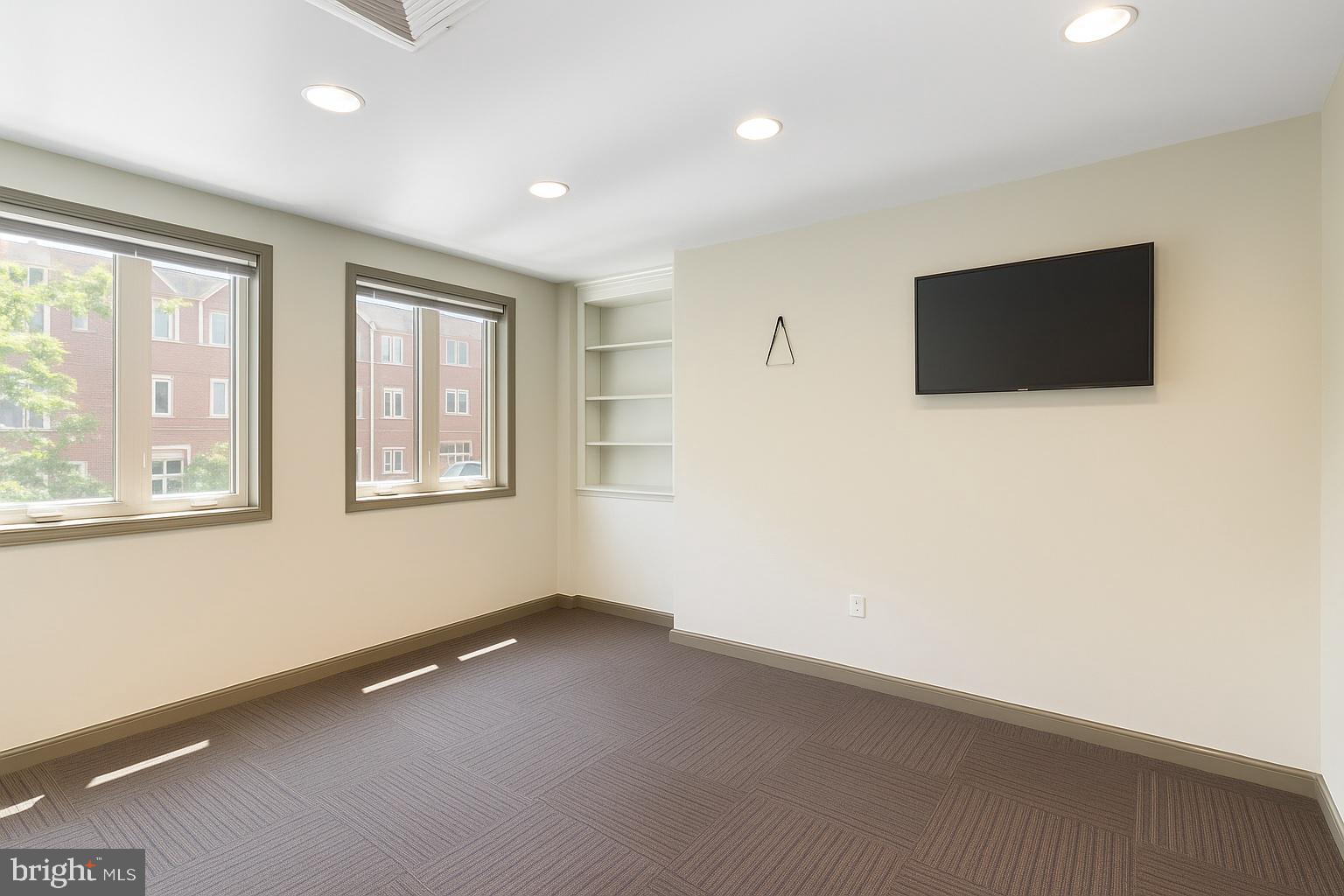 ROCK SPRING PROFESSIONAL CENTER - Commercial Sale