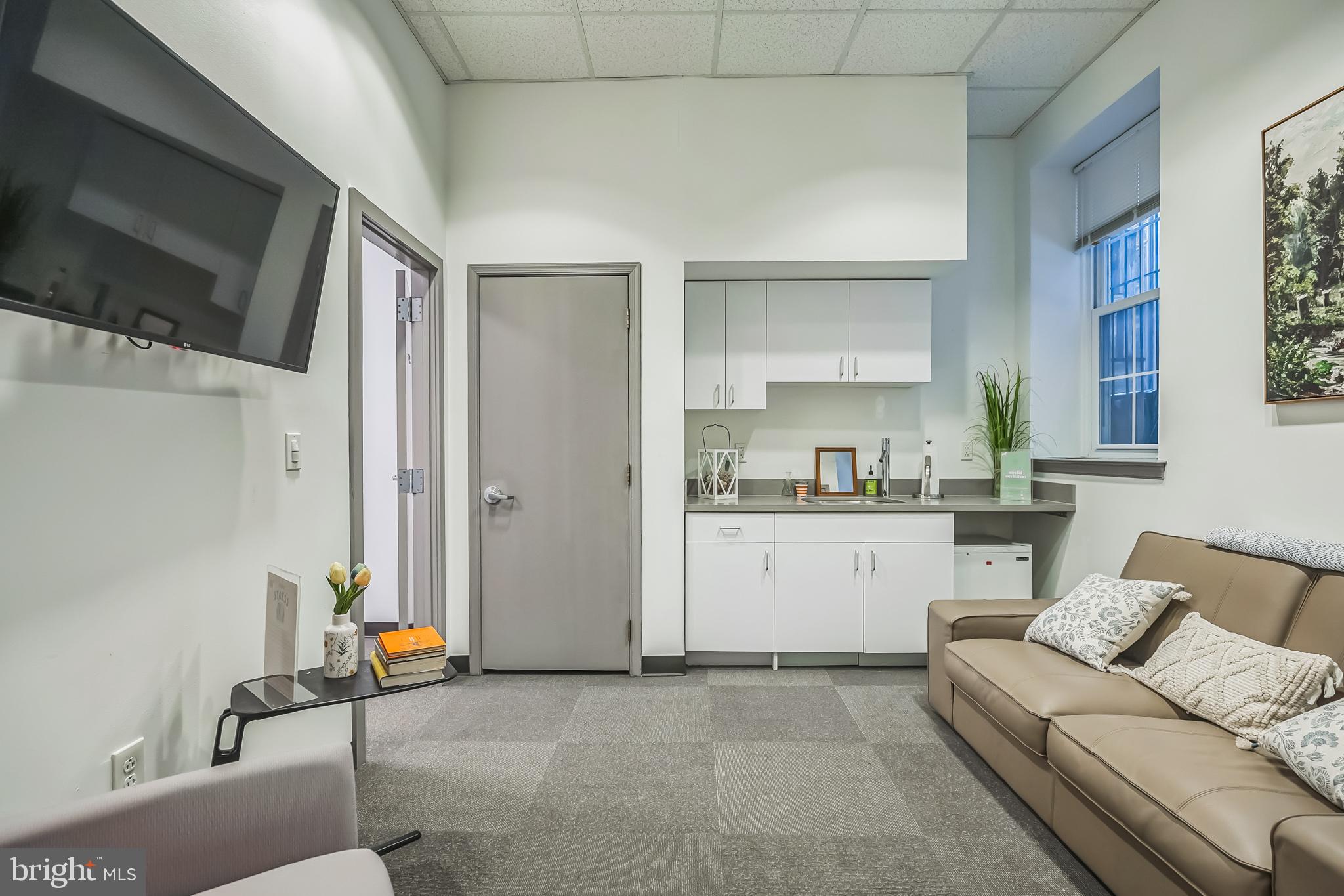 LOGAN SQUARE - Residential