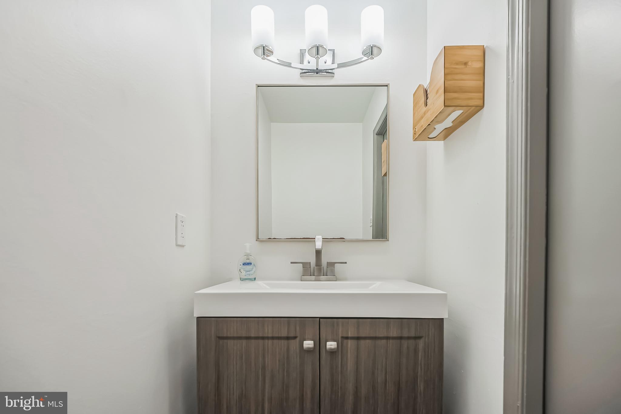 LOGAN SQUARE - Residential