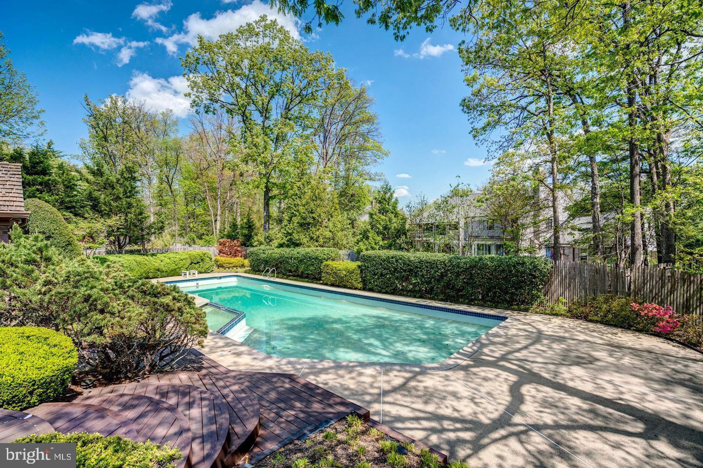 POTOMAC VILLAGE - Residential