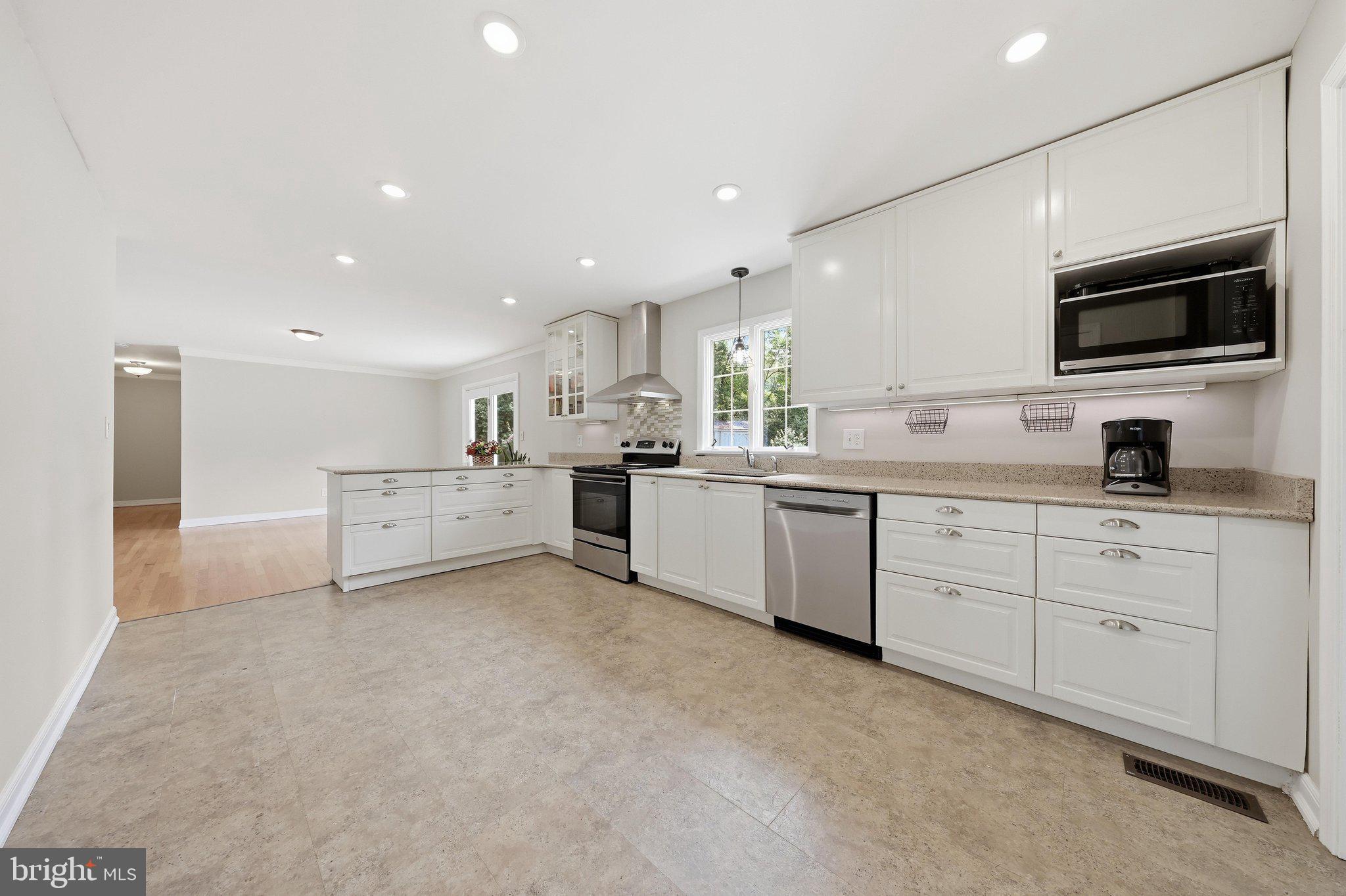 SKYLINE ESTATES - Residential