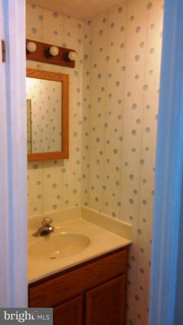 HUNTING QUARTERS - Residential Lease