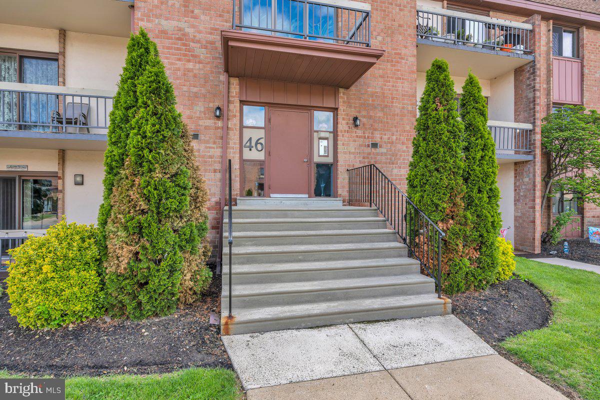 Welcome to this stunningly updated 2 bedroom, 2 bath,  with a private balcony in the highly desirable Delaire Landing community. This move-in ready home showcases fresh neutral paint,  recessed lighting, brand-new wood style flooring t/o, updated kitchen, bathrooms,  and a new oversized slider glass door that leads to the balcony that allows an array of natural light t/o the entire unit,  creating a bright and inviting atmosphere.  The updated kitchen is designed for both style and functionality with bright white cabinetry, subway tile backsplash, granite countertop,  completed with a gas range, dishwasher, and a convenient pass-through opening to the main living space—perfect for everyday living and effortless entertaining. The spacious living and dining area flows seamlessly together, offering an open-concept feel ideal for relaxing or hosting guests and leads to the balcony that can accommodate outdoor living space.  The two  generously sized bedrooms feature ceiling fans and ample closet space. The primary bedroom offers a large walk-in closet and it's own en suite bathroom with custom glass shower door. Also there is a 3-piece hallway bathroom as well which has been recently updated.  Enjoy low-maintenance living with access to Delaire Landing’s exceptional amenities, including a pool, fitness center, tennis courts, and more. Conveniently located near shopping, dining, and major commuter routes, this is a fantastic opportunity to own in one of the area’s most sought-after communities.