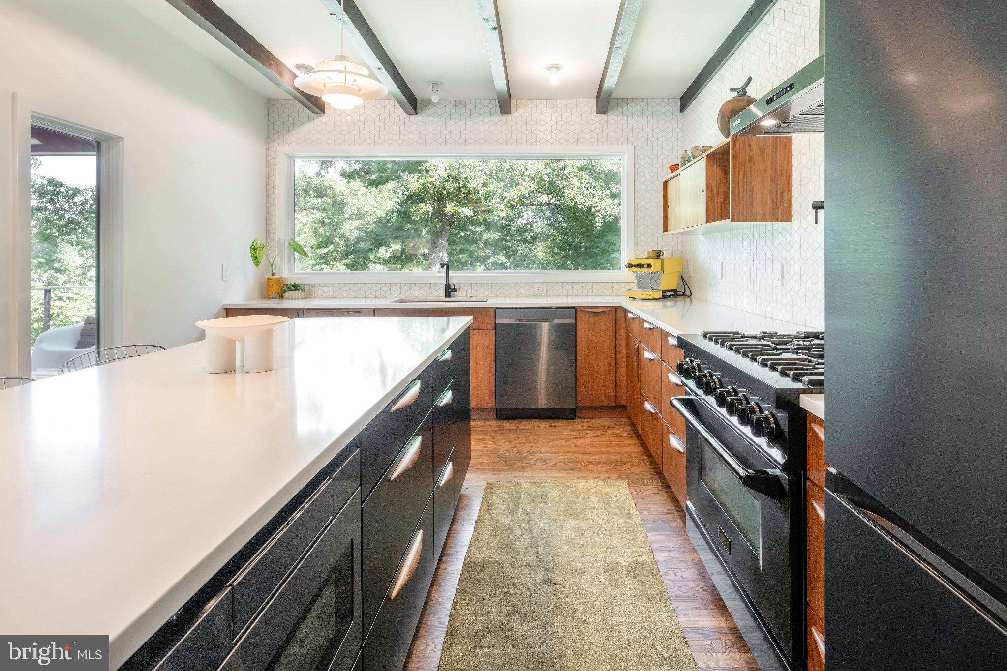 LAKE BARCROFT - Residential