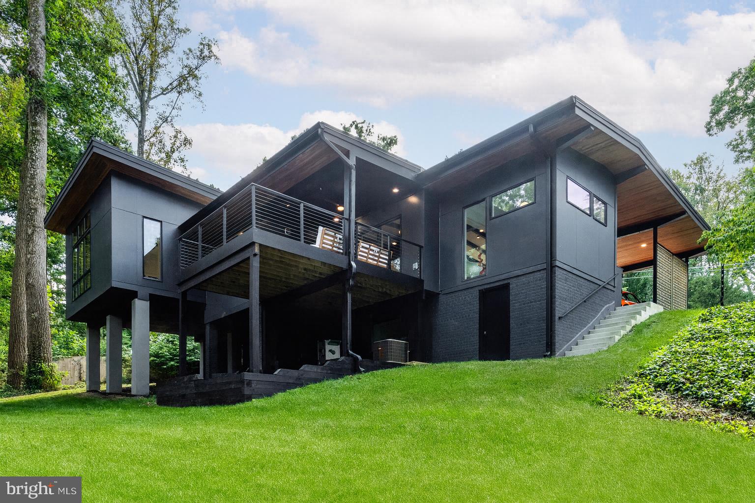 LAKE BARCROFT - Residential