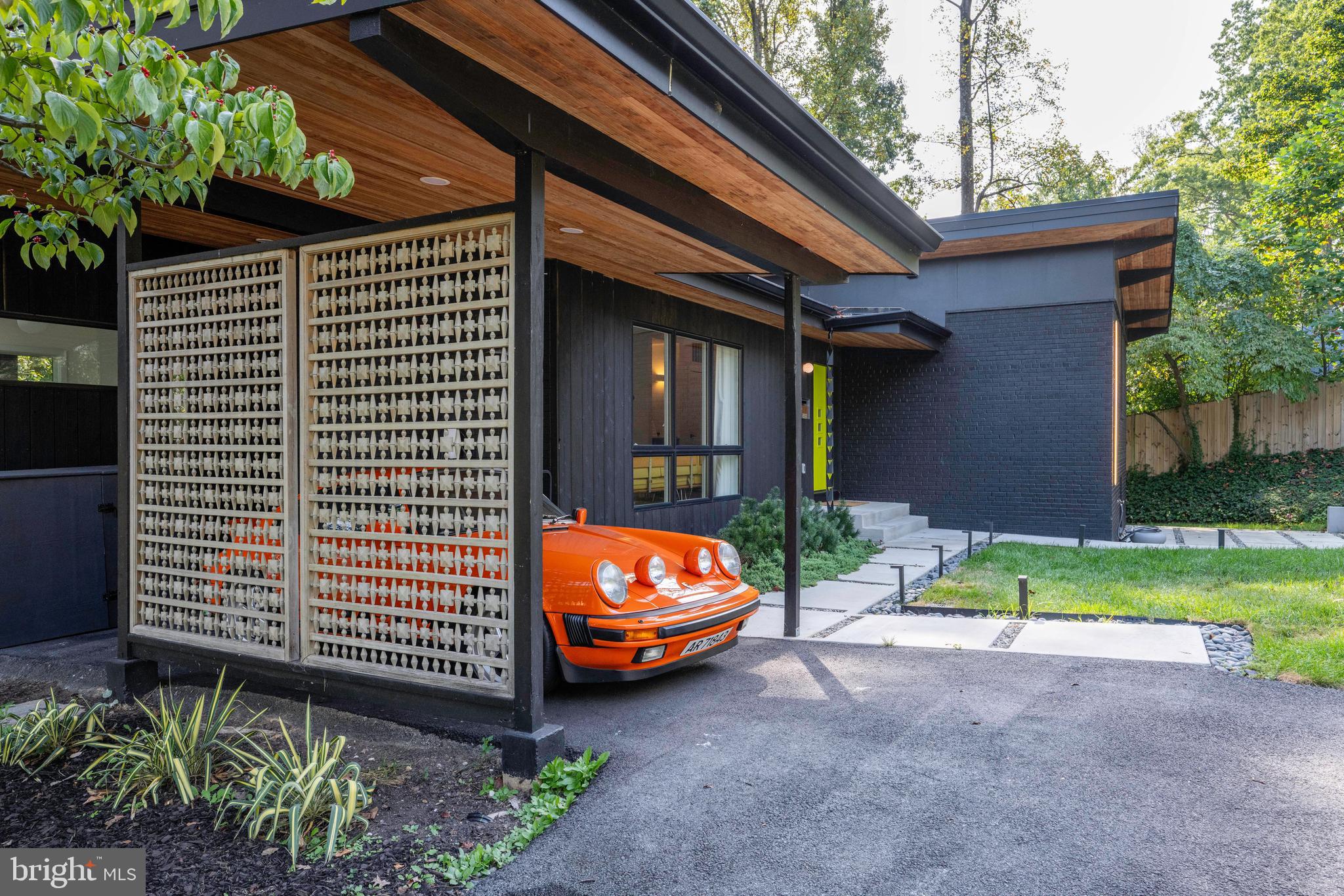 LAKE BARCROFT - Residential