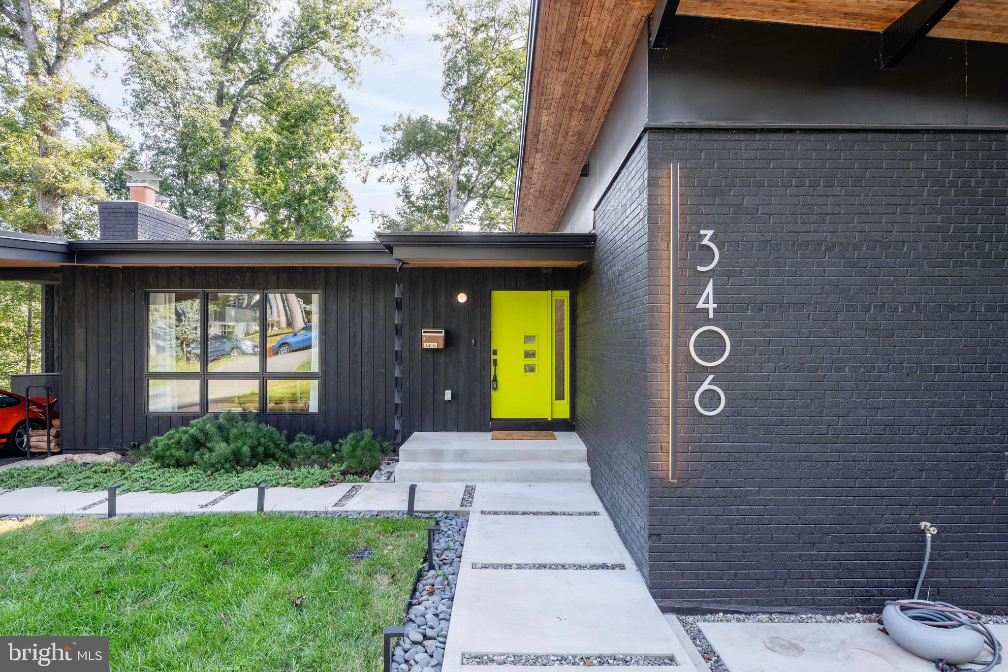 LAKE BARCROFT - Residential