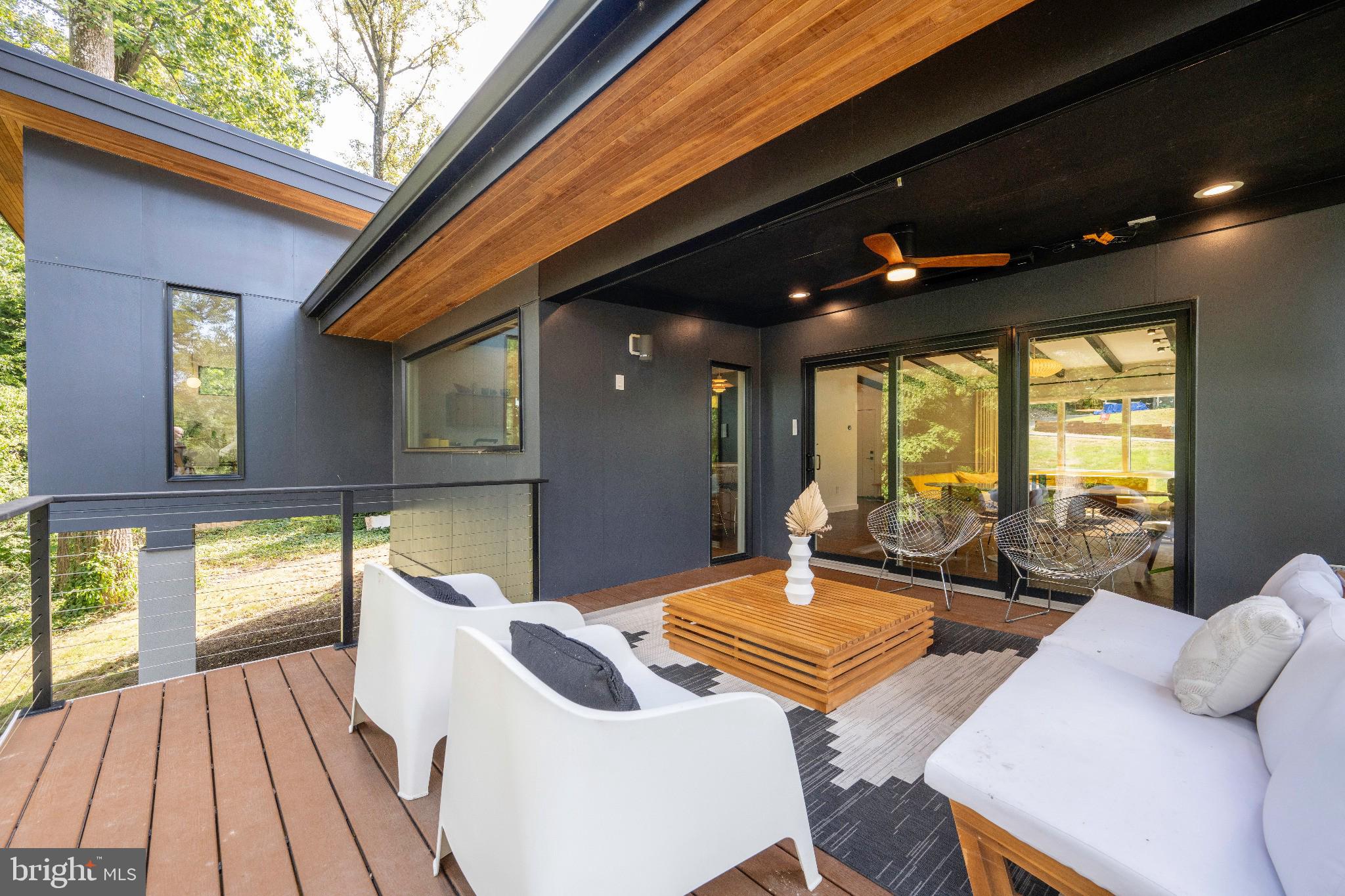 LAKE BARCROFT - Residential