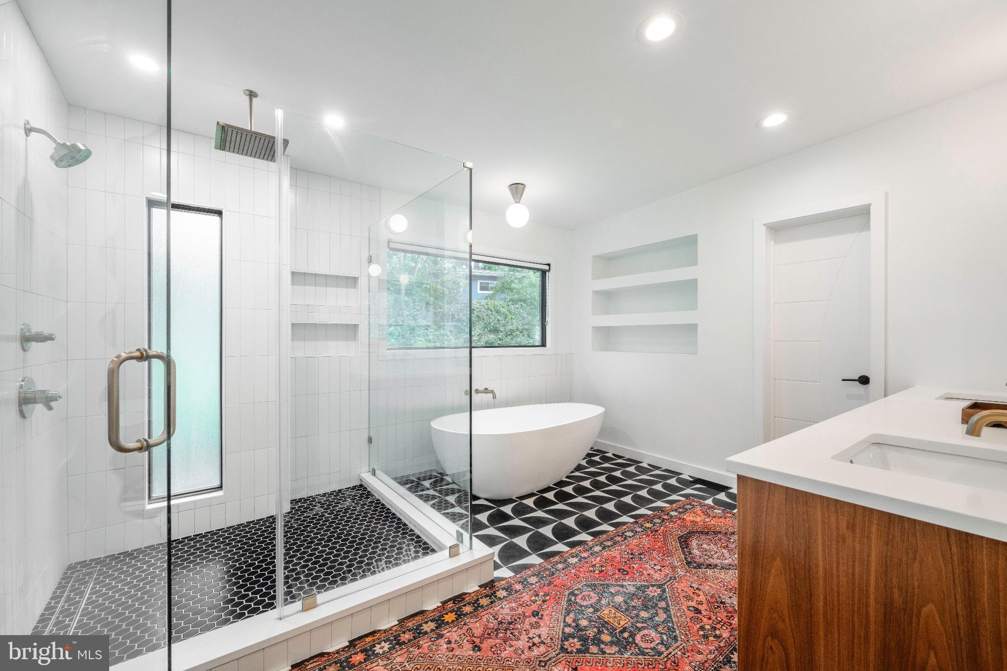 LAKE BARCROFT - Residential