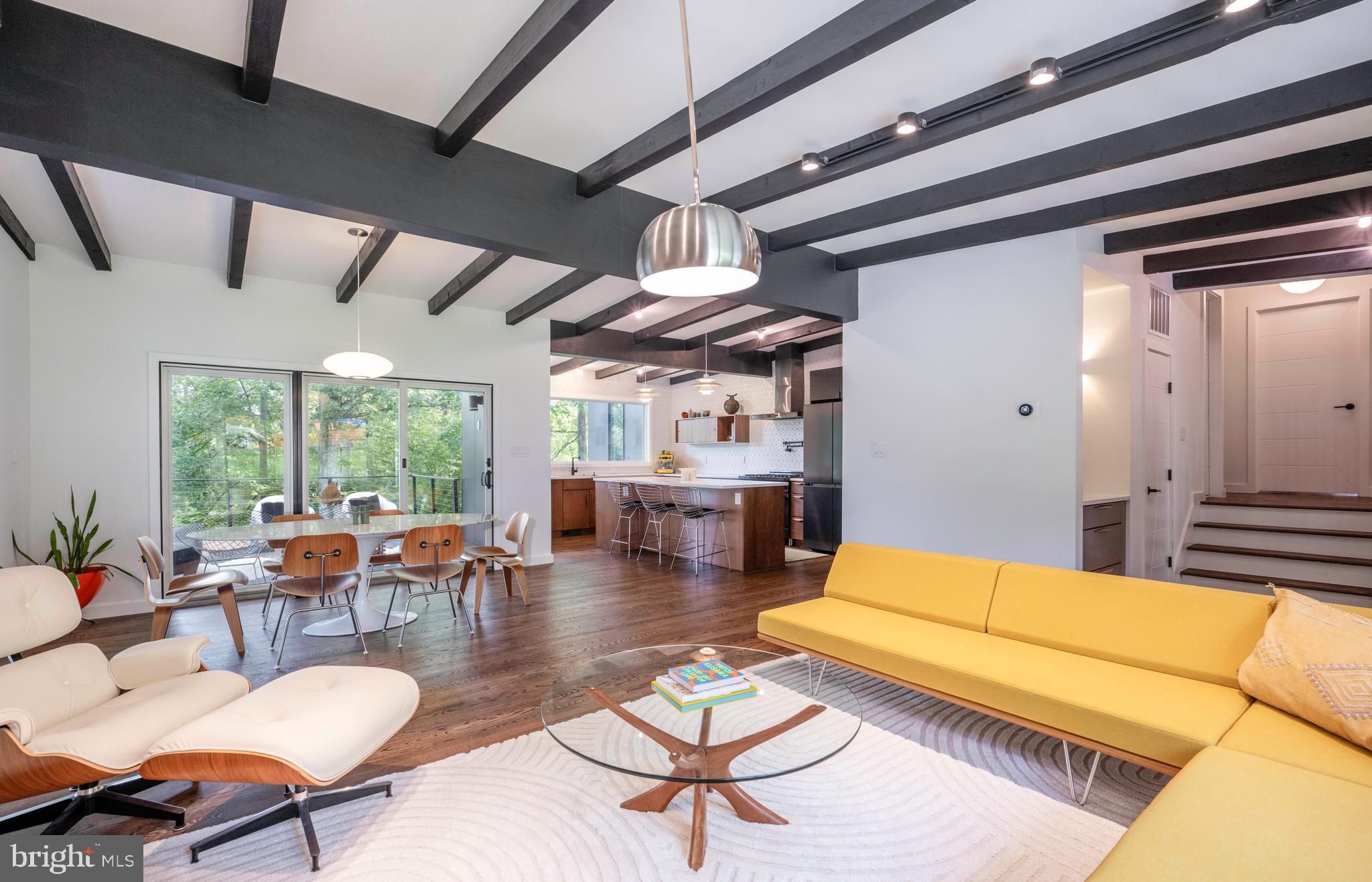 LAKE BARCROFT - Residential