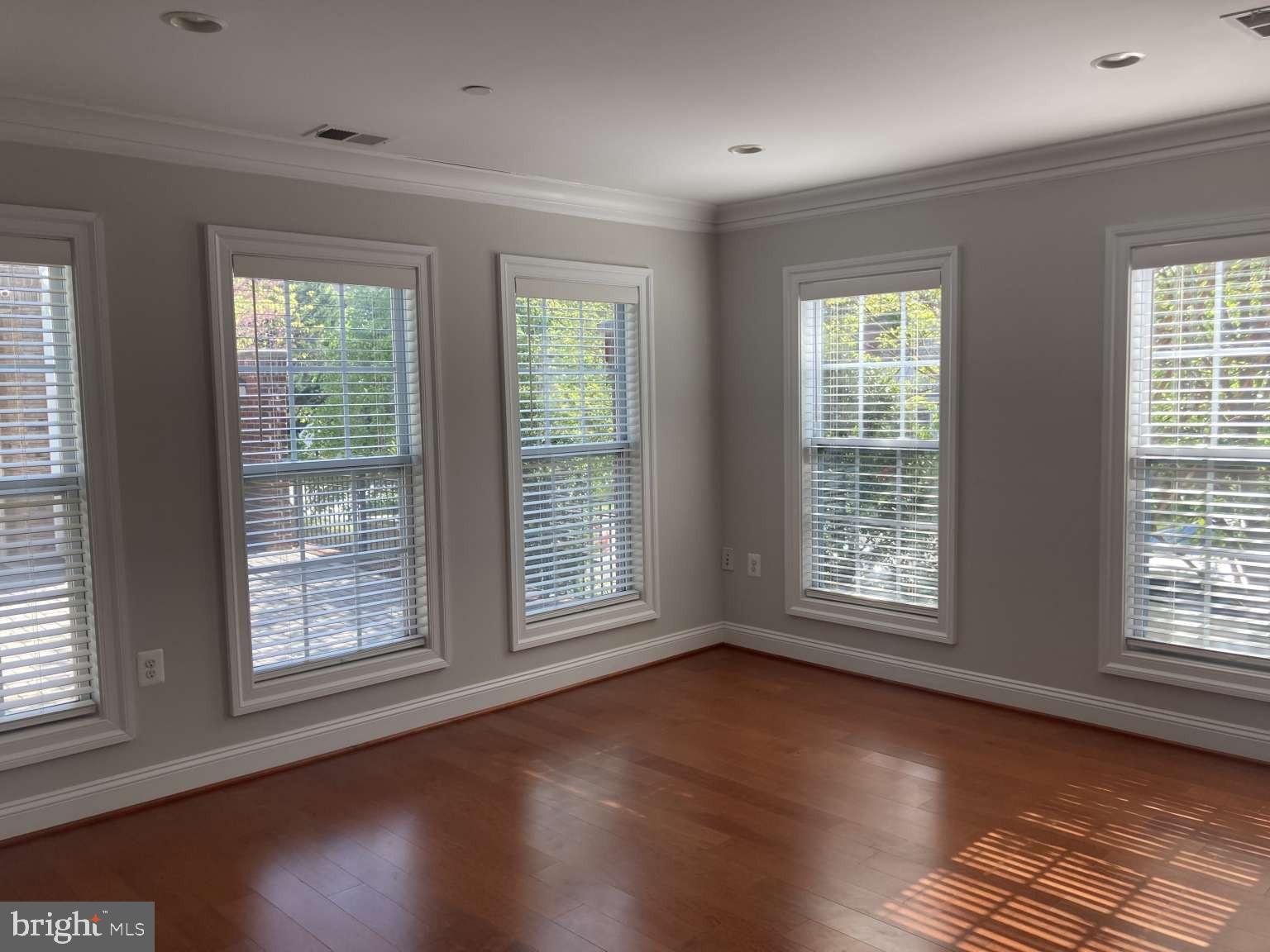 BALLSTON PARK - Residential