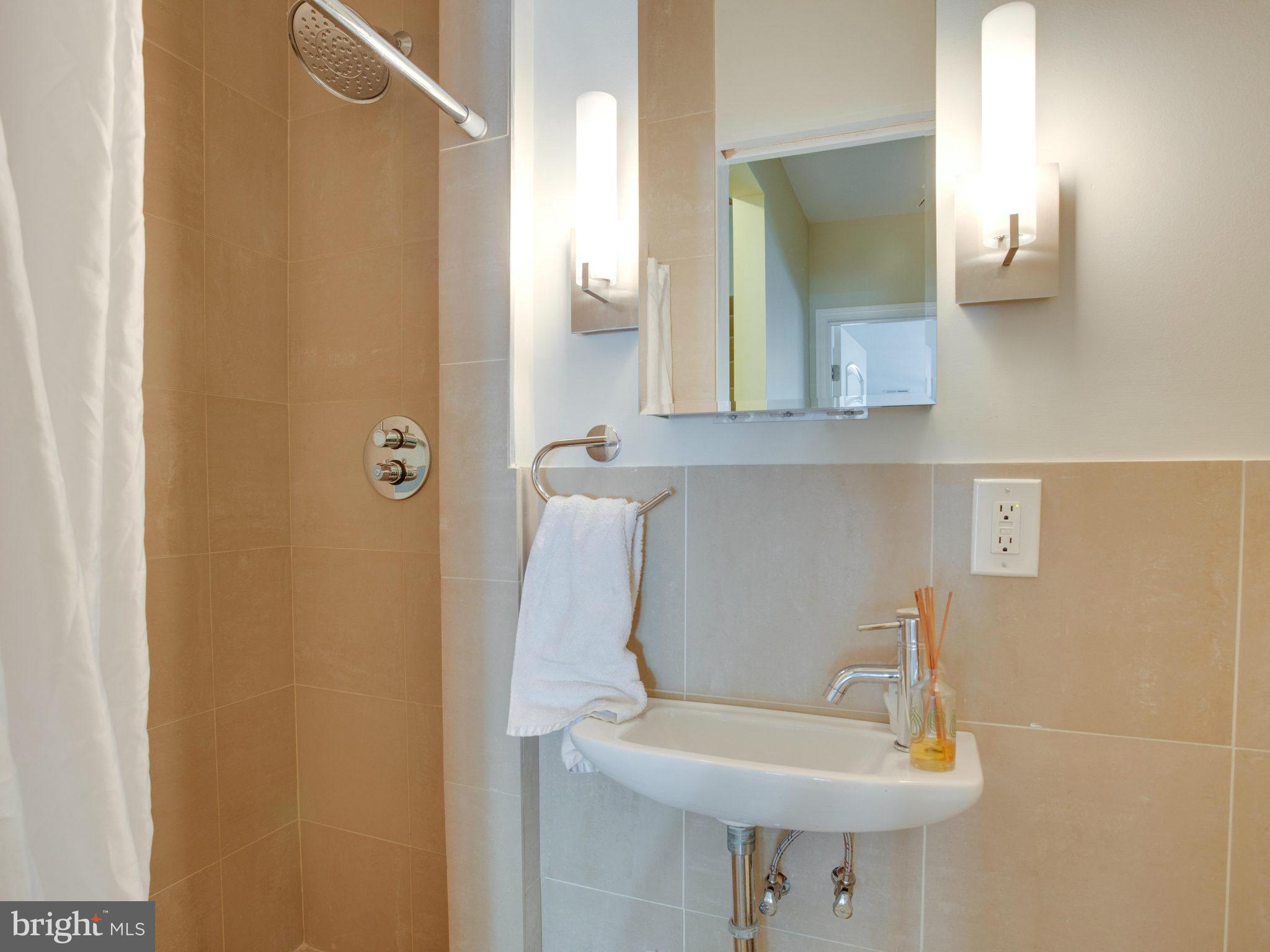 RESTON - Residential Lease
