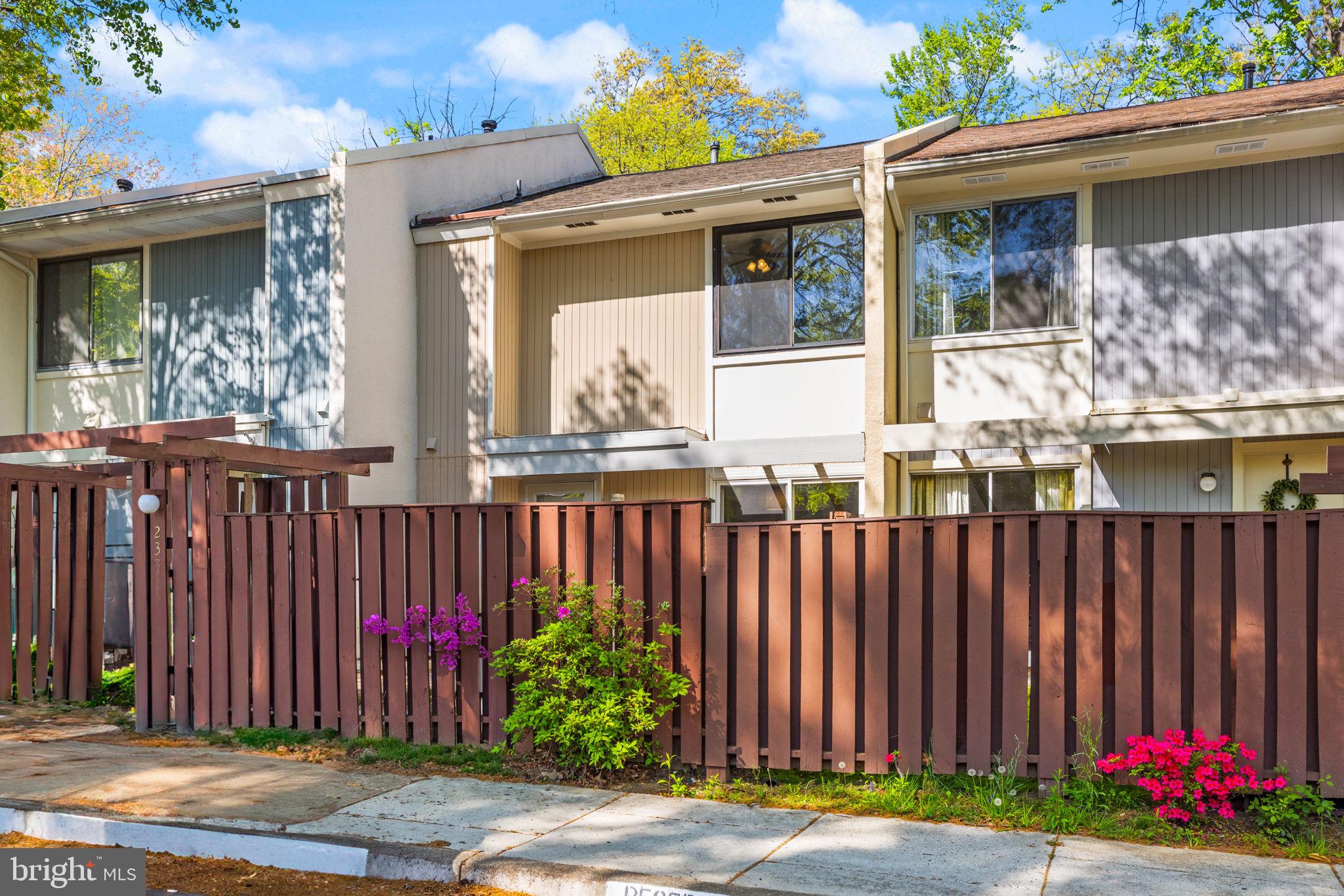 SOUTHGATE SQUARE CLUSTER - Residential