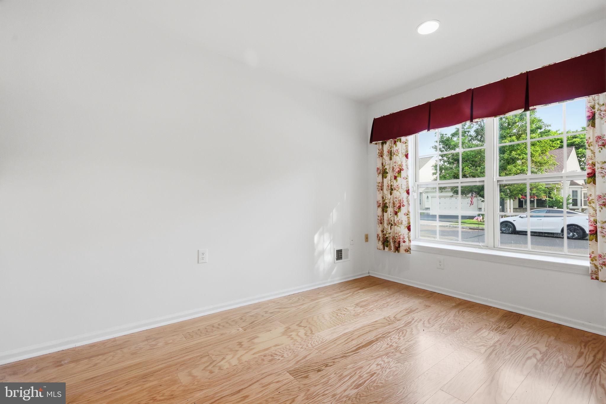 HERITAGE CR ESTS - Residential