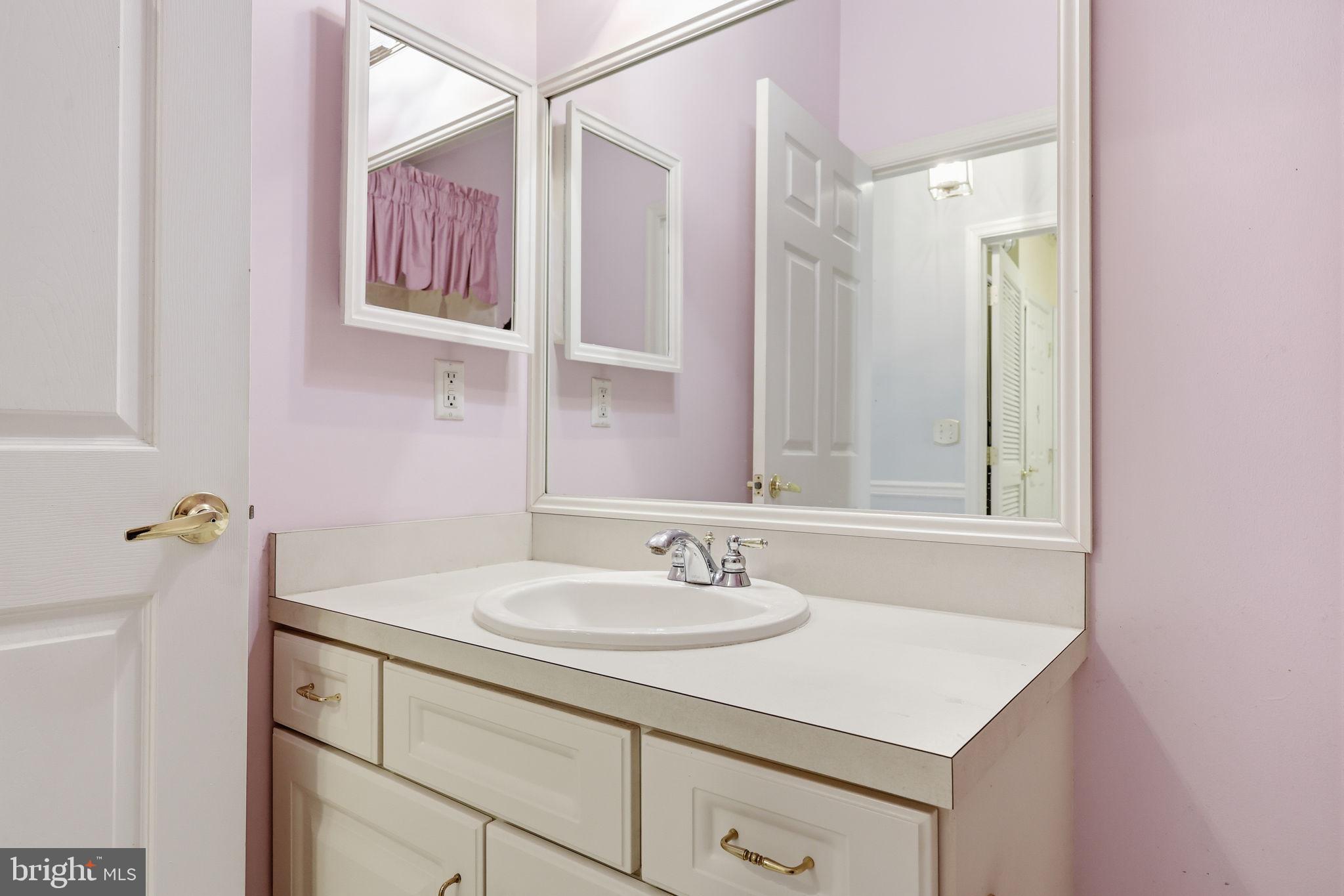 HERITAGE CR ESTS - Residential