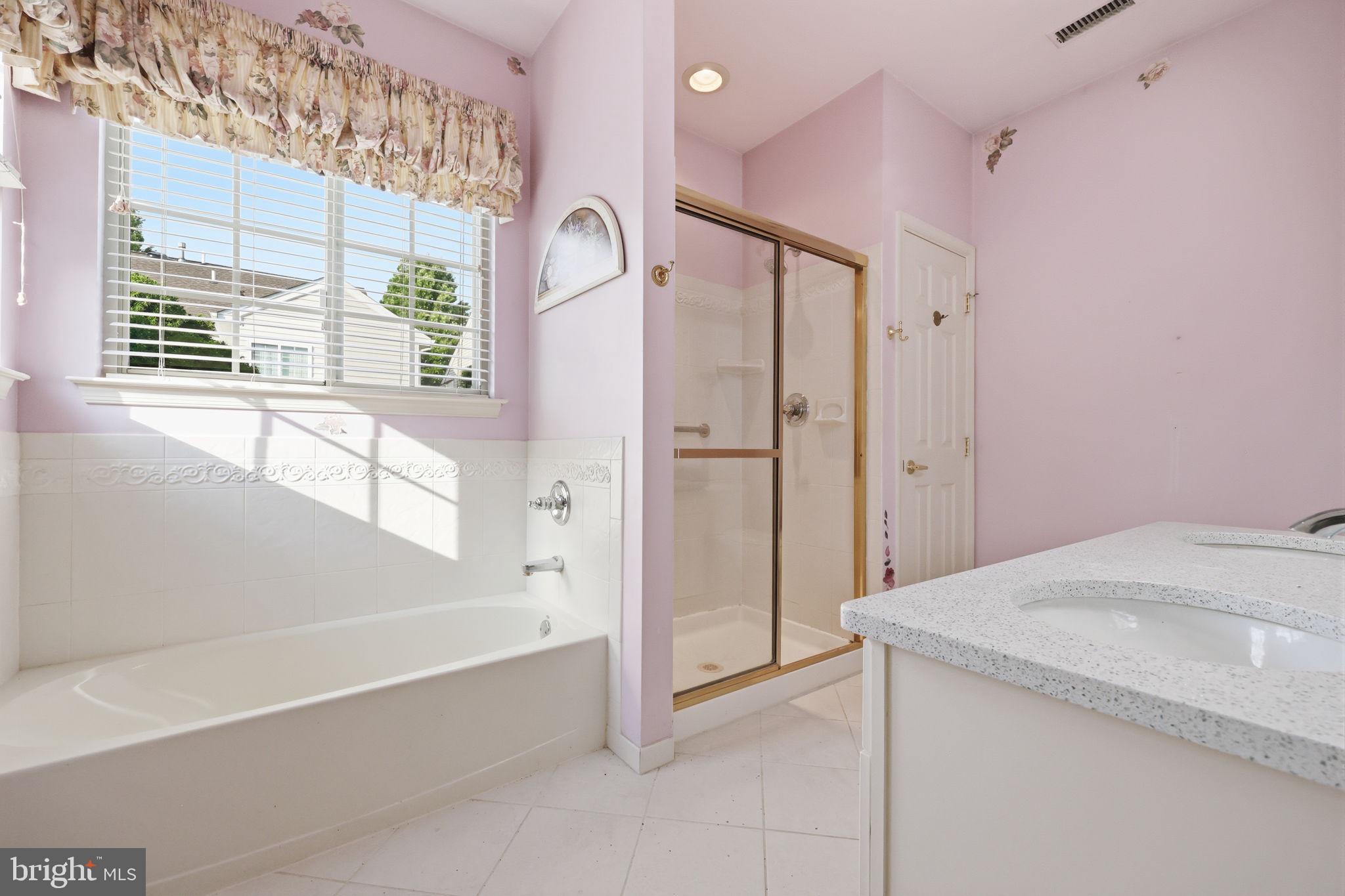 HERITAGE CR ESTS - Residential