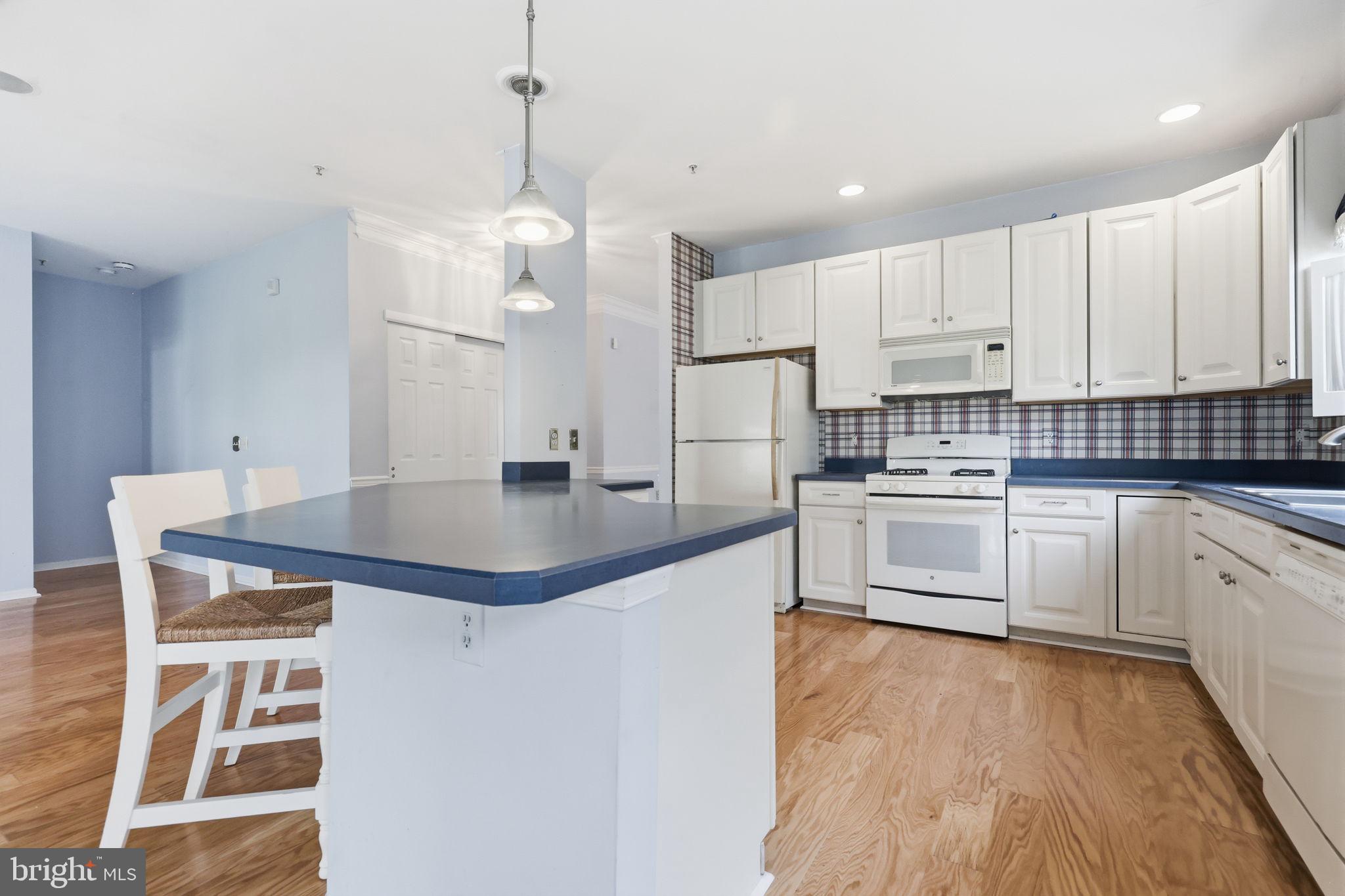 HERITAGE CR ESTS - Residential